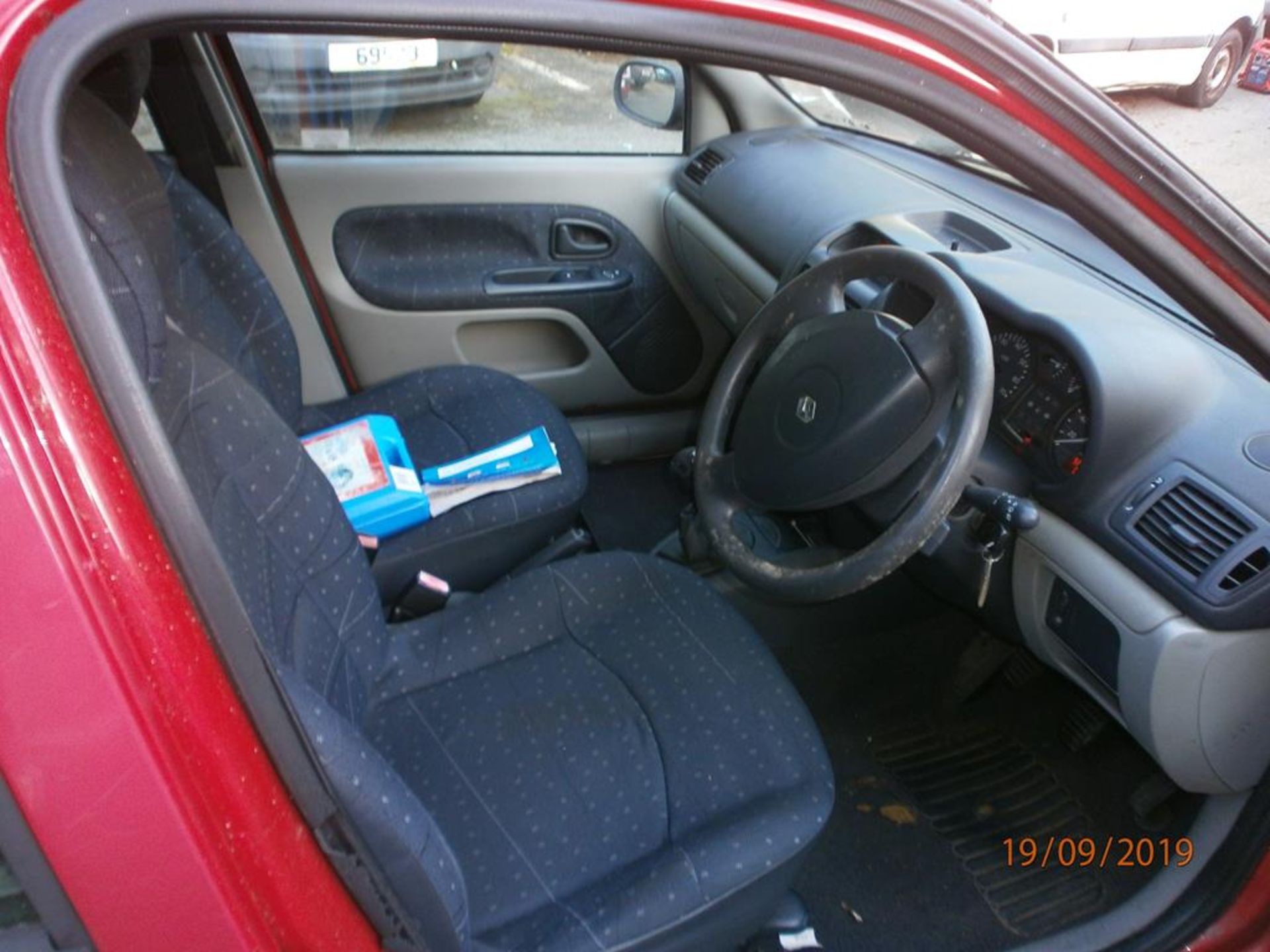 Renault Clio 1.1L 5 Door Hatchback - Image 5 of 5