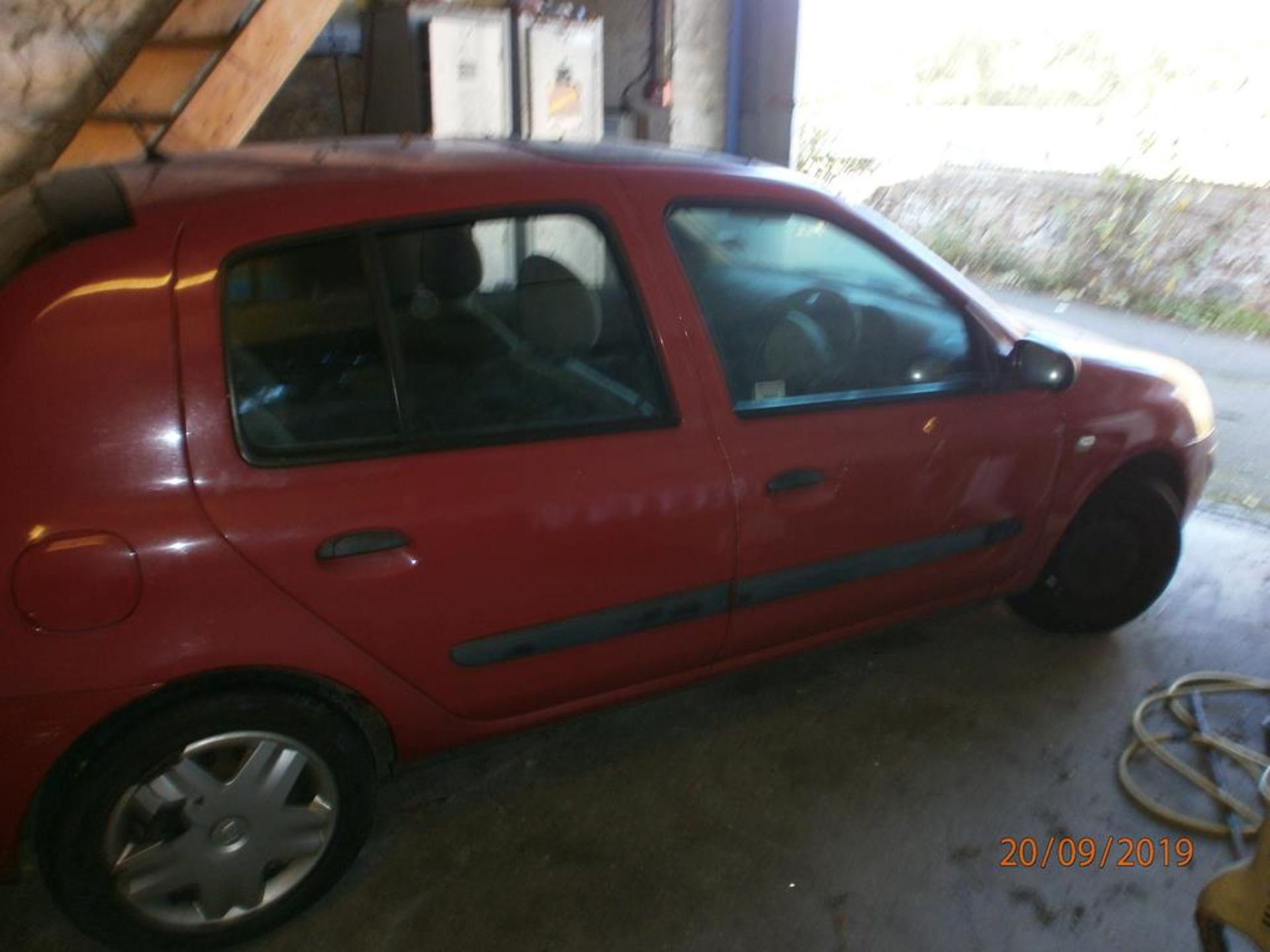 Renault Clio 1.1L 5 Door Hatchback - Image 2 of 5