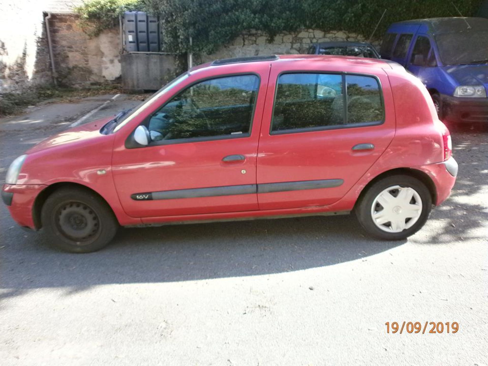 Renault Clio 1.1L 5 Door Hatchback - Image 2 of 5