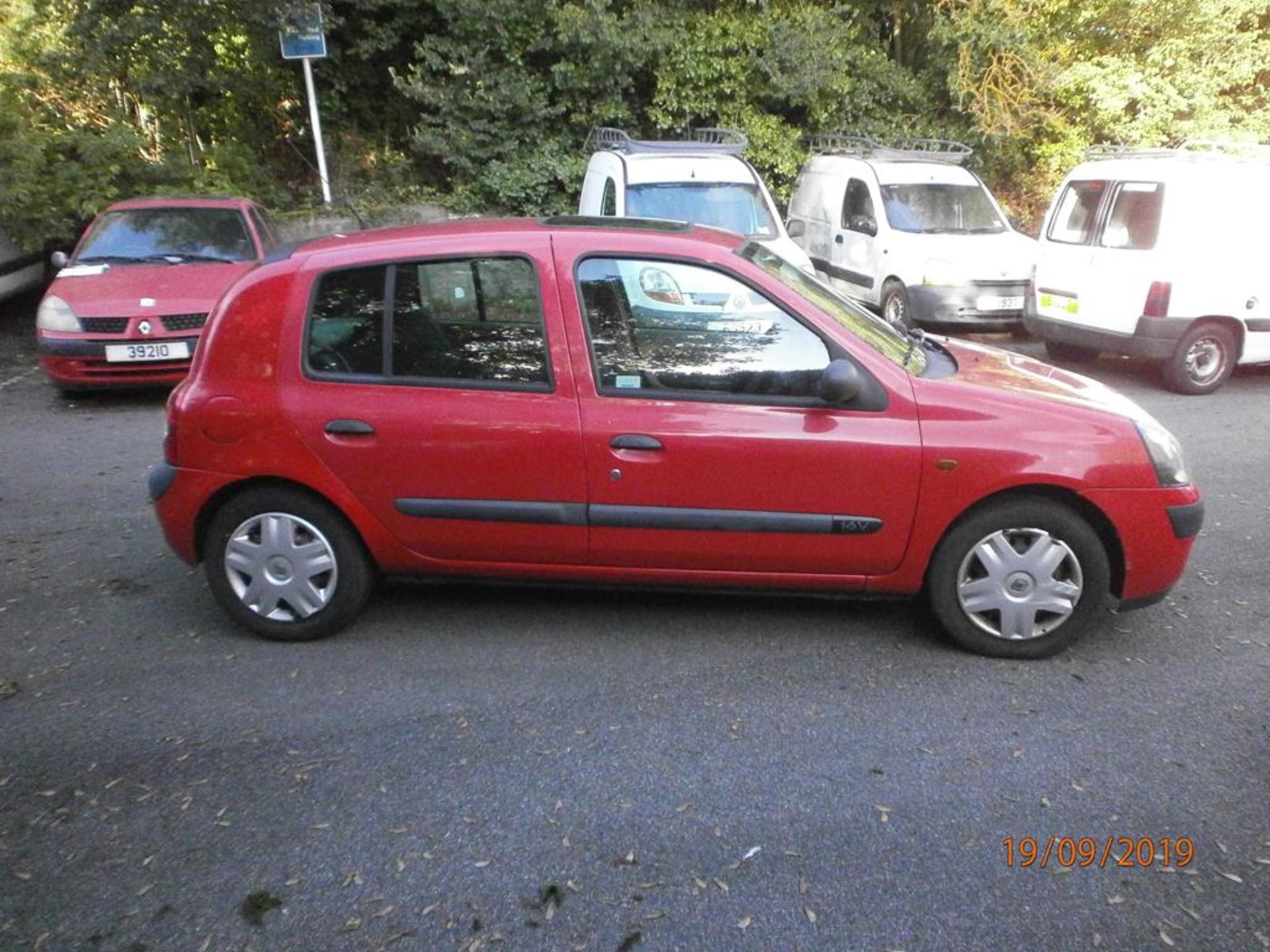 Renault Clio 1.1L 5 Door Hatchback - Image 2 of 5