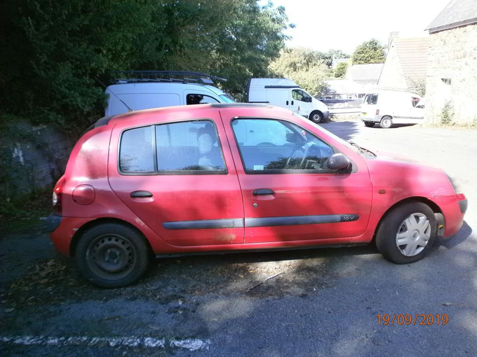 Renault Clio 1.1L 5 Door Hatchback - Image 3 of 5