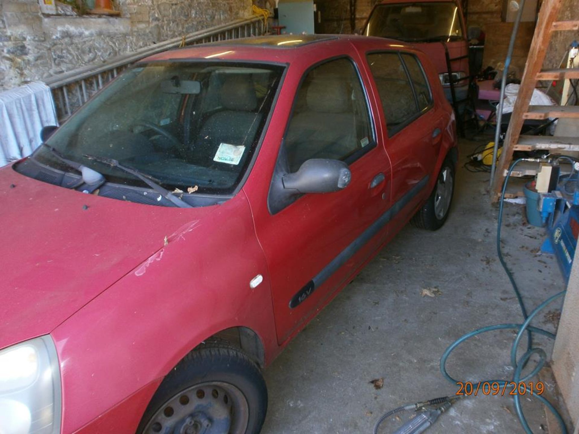 Renault Clio 1.1L 5 Door Hatchback - Image 4 of 5