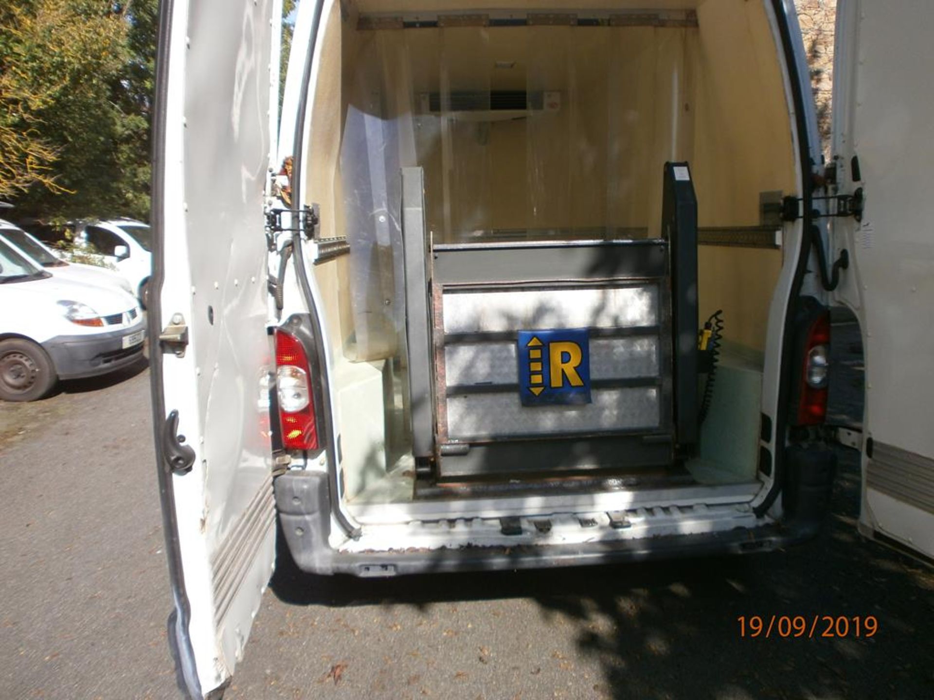 Renault Master 2.4D LWB Van - Image 5 of 6