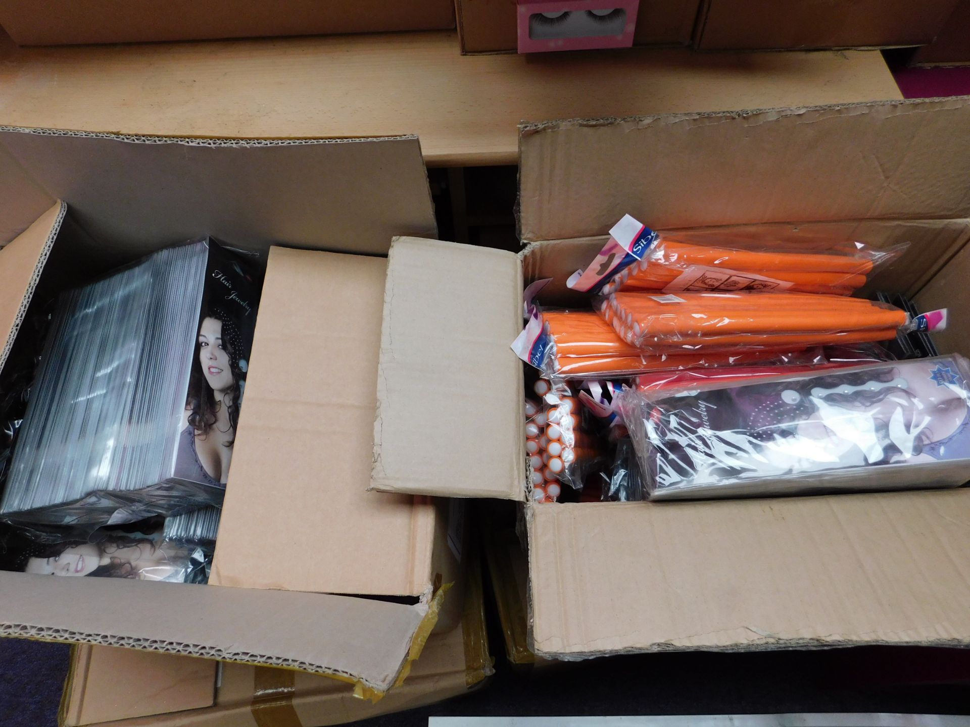 Large quantity of assorted stock, including hair jewellery, false eye lashes, French trimmers - Image 3 of 4