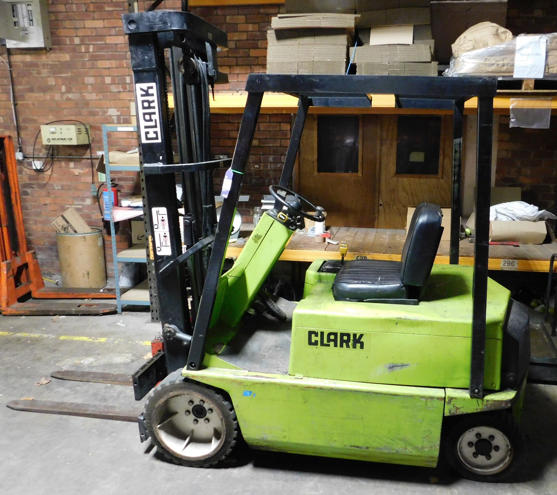 Clark EM20 Electric Forklift Serial Number EM265-1147-GEF-5285 (1435 Hours) **please note delayed - Image 2 of 5