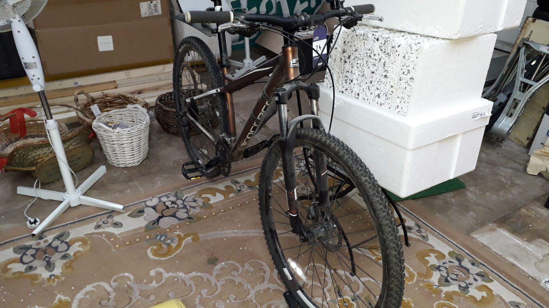 Carrera Hellcat Mens Mountain Bike 24 Speed Disc Brakes (item located upstairs) - Image 4 of 4