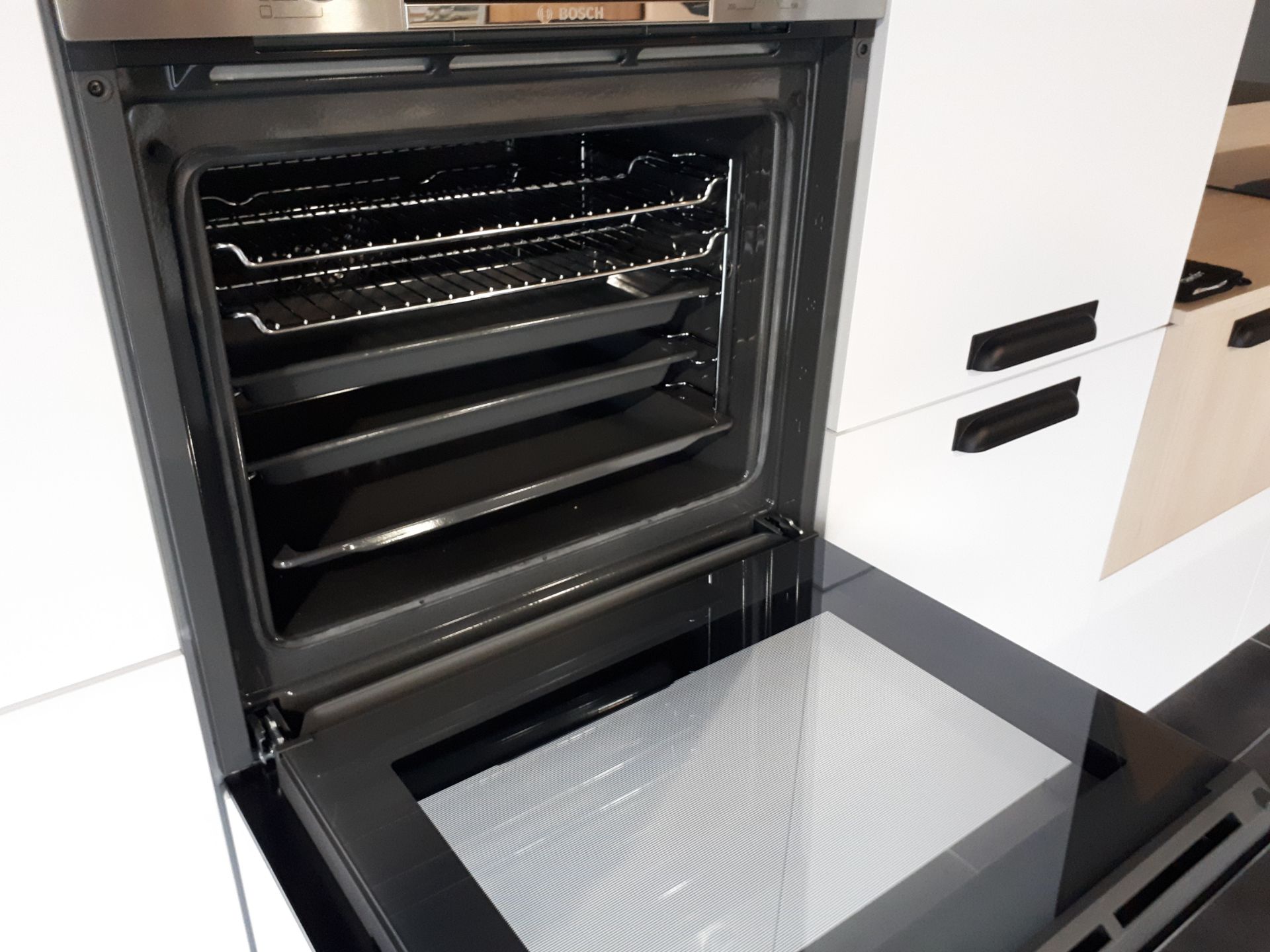 Bosch HBS 534B50B Built In Electric Single Oven - Image 2 of 2