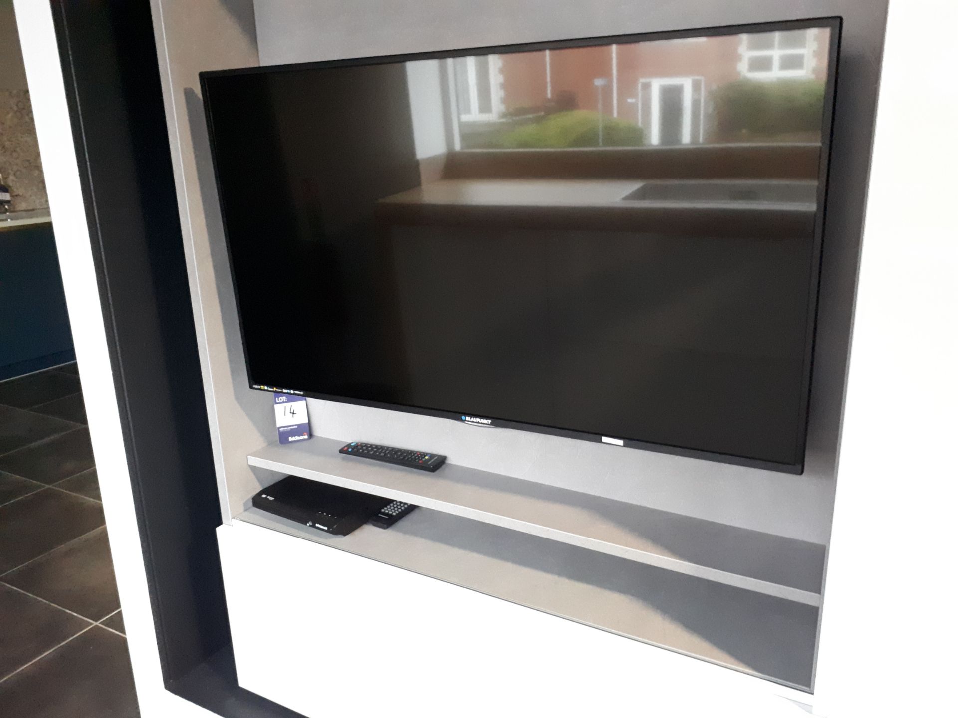 Boston White Gloss Sliding Door TV Cabinet with Blaupunkt LED TV - Image 2 of 3