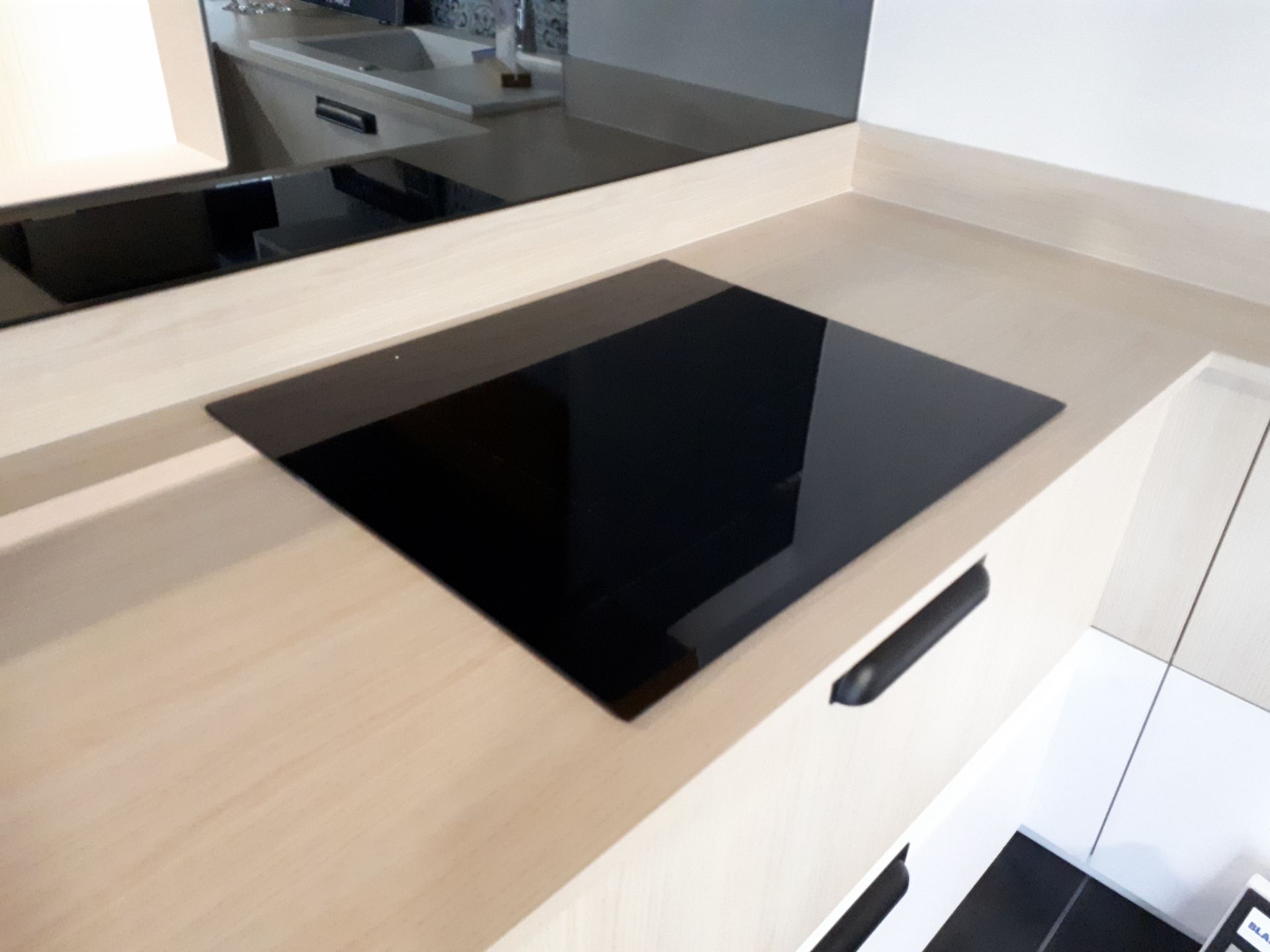 Schmidt Premium range display kitchen in Arcos Mix - Image 7 of 8
