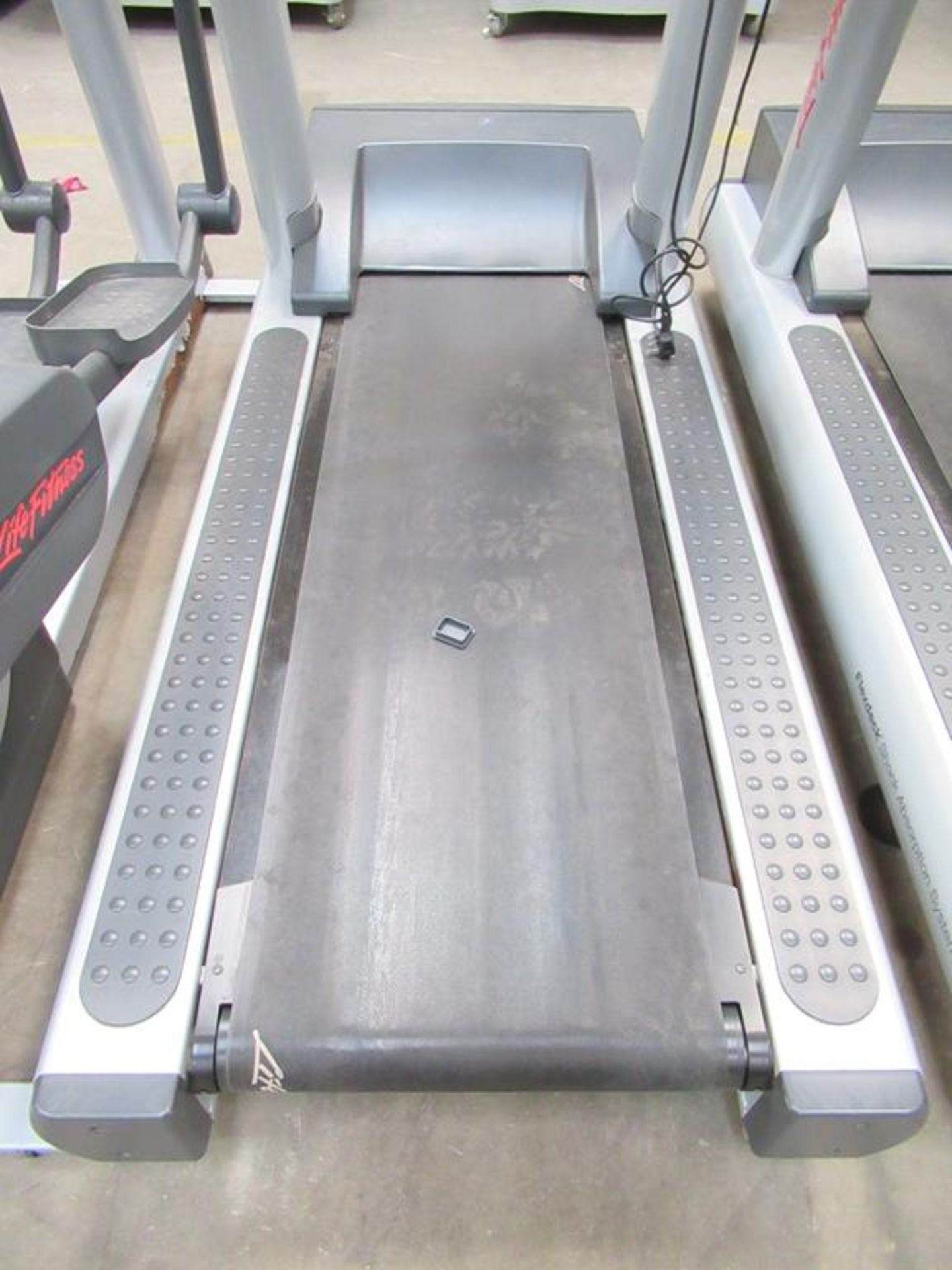 Life Fitness CLSTINHXK Treadmill with Flexdeck Shock Absorption System - Image 3 of 4