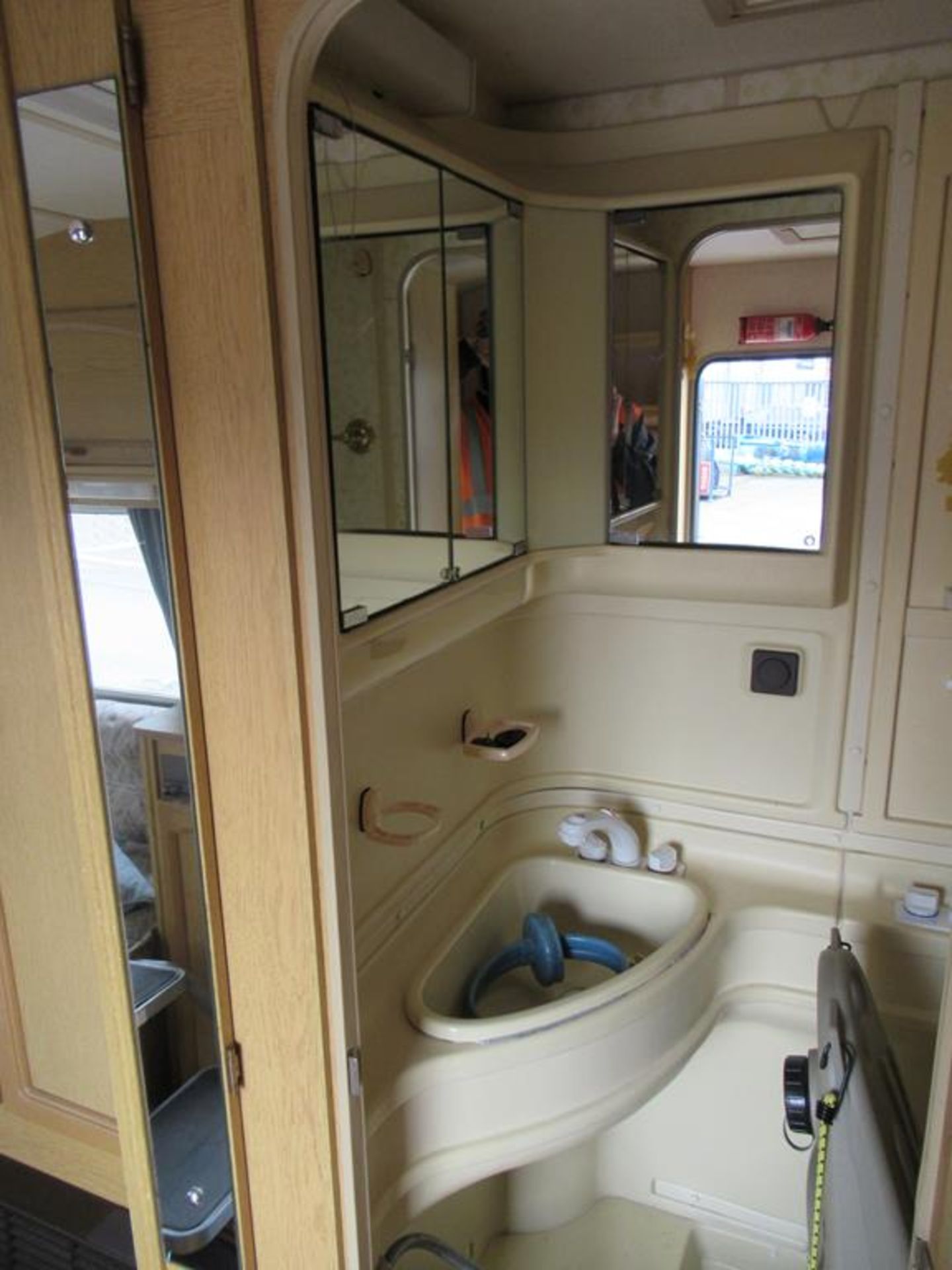 Abbey GTS 212 Caravan 2 berth - Image 13 of 33