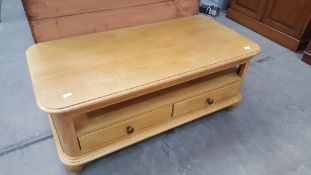 Single shelf two drawer coffee table