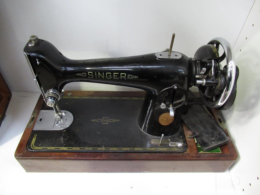 This is a Timed Online Auction on Bidspotter.co.uk, Click here to bid. A Singer 201K Manual Sewing - Image 3 of 8