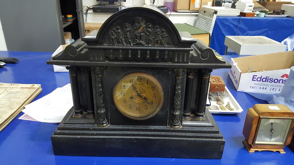 This is a Timed Online Auction on Bidspotter.co.uk, Click here to bid. A Large Slate Mantle Clock (