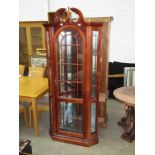 This is a Timed Online Auction on Bidspotter.co.uk, Click here to bid. A Corner Display Unit with