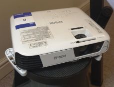 Epson H719B Projector & Screen