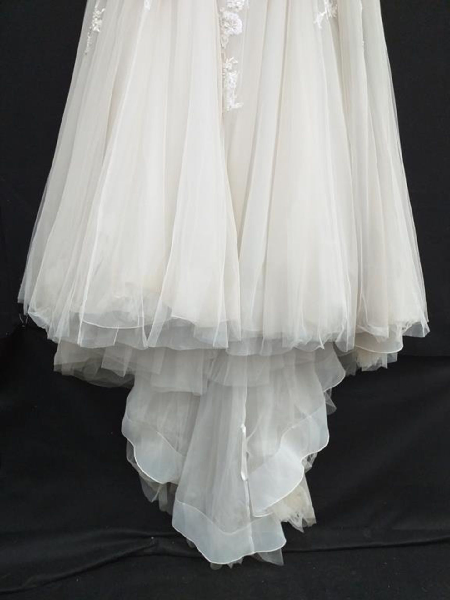 Le Papillion Toronto wedding dress - Image 3 of 9