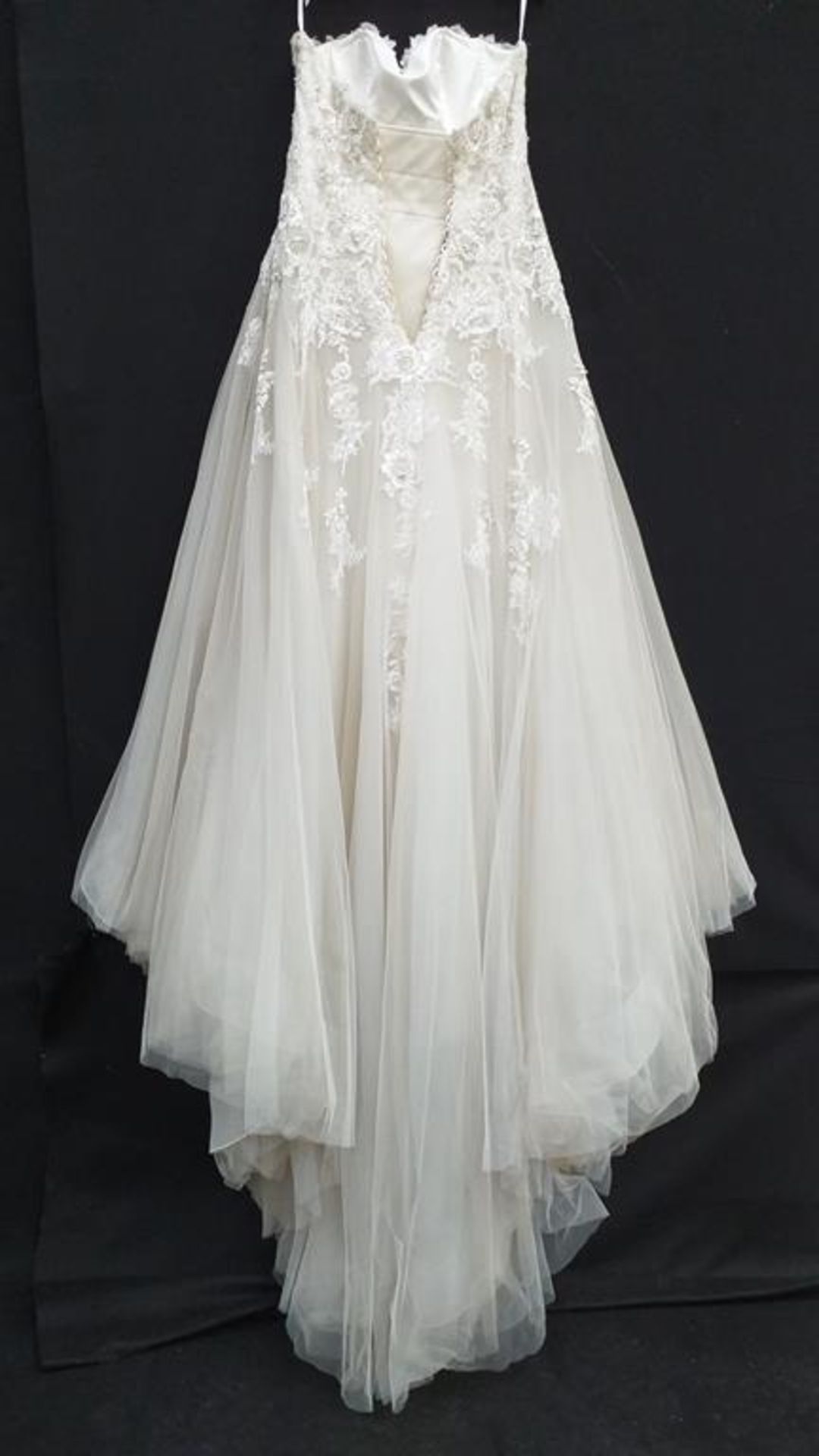 Le Papillion Toronto wedding dress - Image 4 of 9