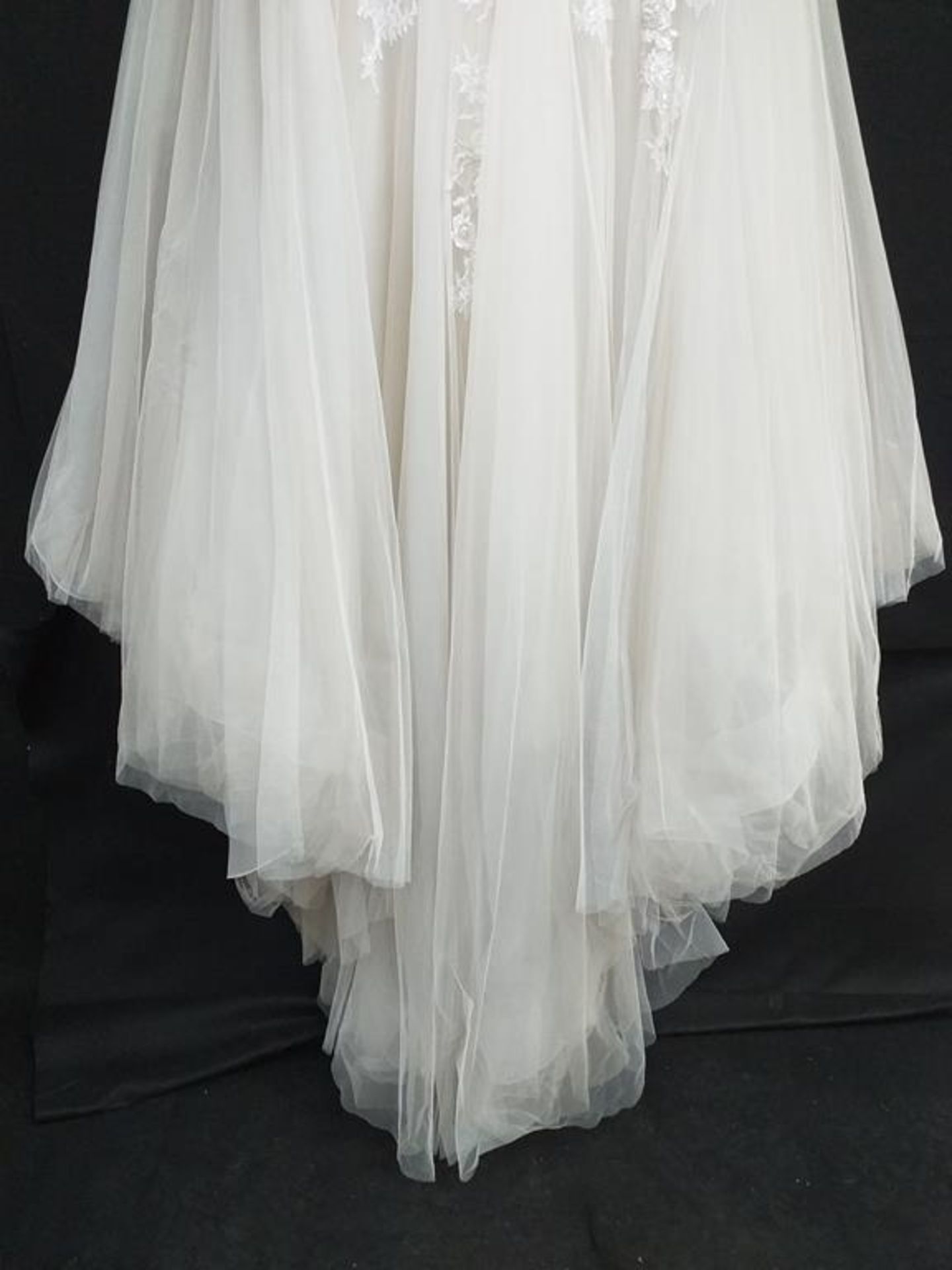 Le Papillion Toronto wedding dress - Image 7 of 9