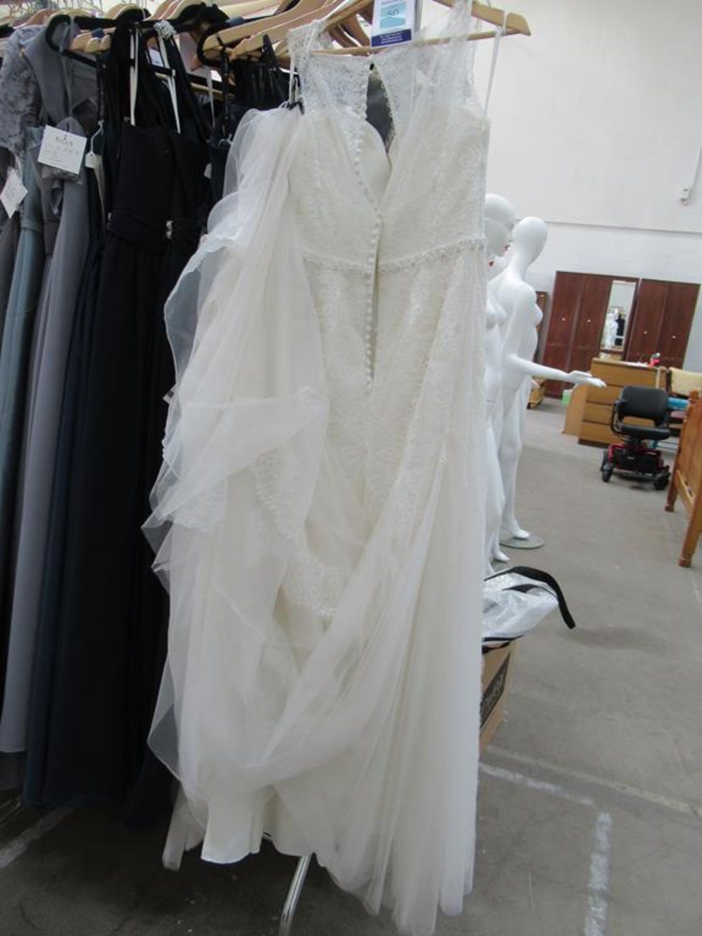 Modeca style Daimy wedding dress - Image 5 of 9