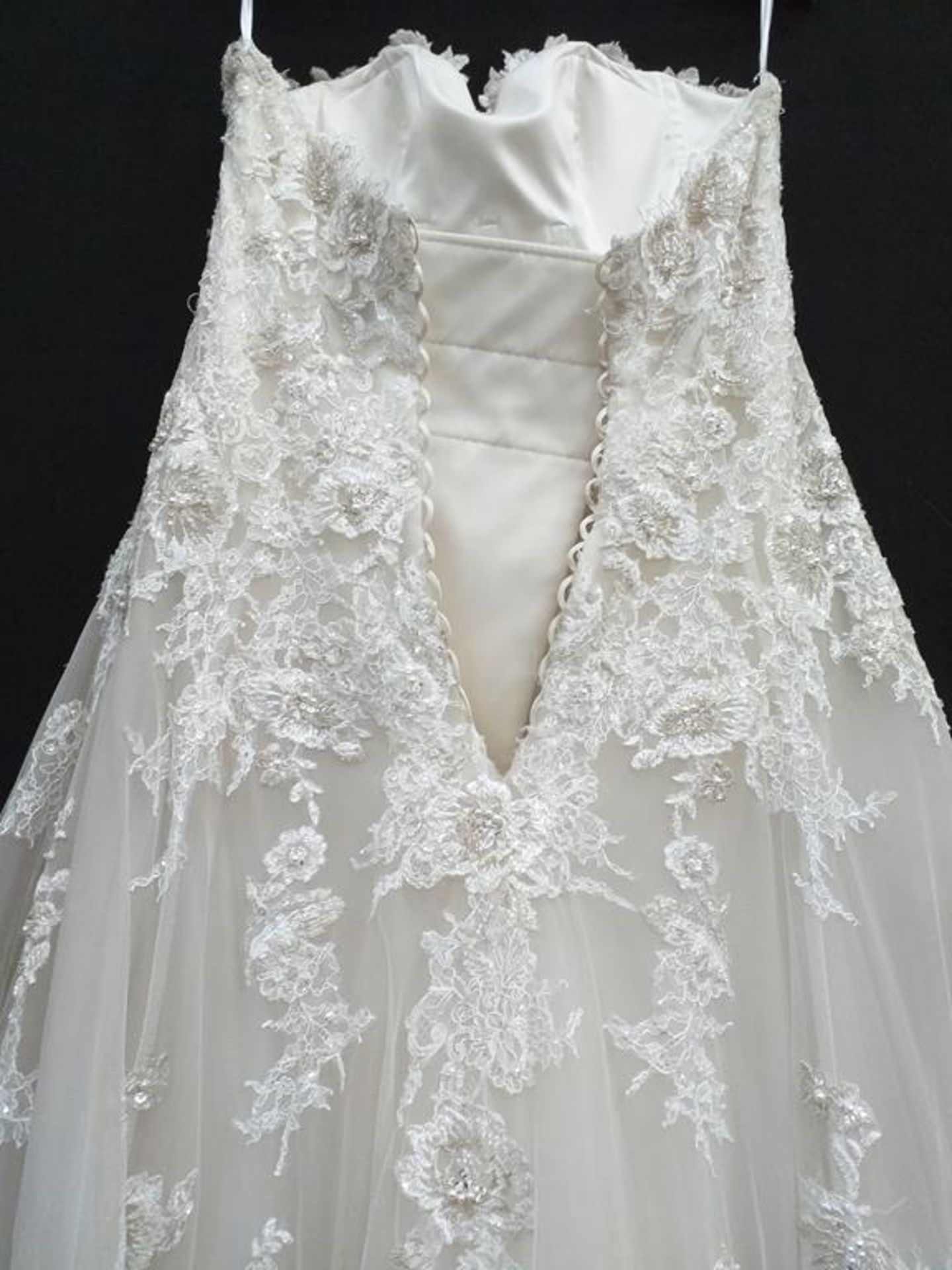 Le Papillion Toronto wedding dress - Image 5 of 9