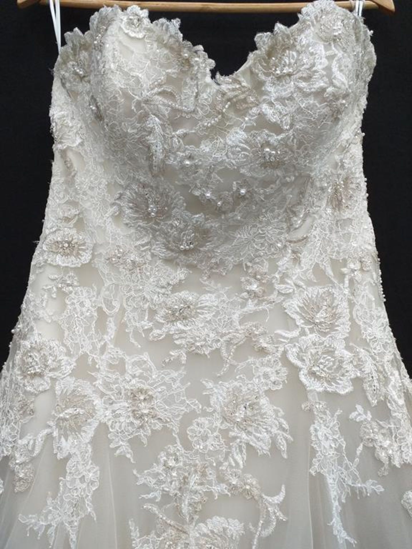 Le Papillion Toronto wedding dress - Image 2 of 9