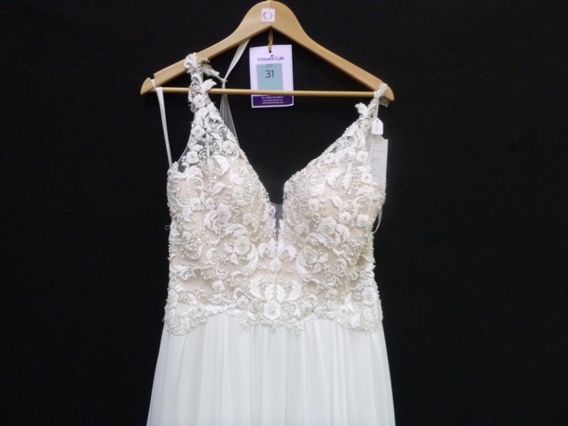 Le Pappillon Emera wedding dress - Image 2 of 11