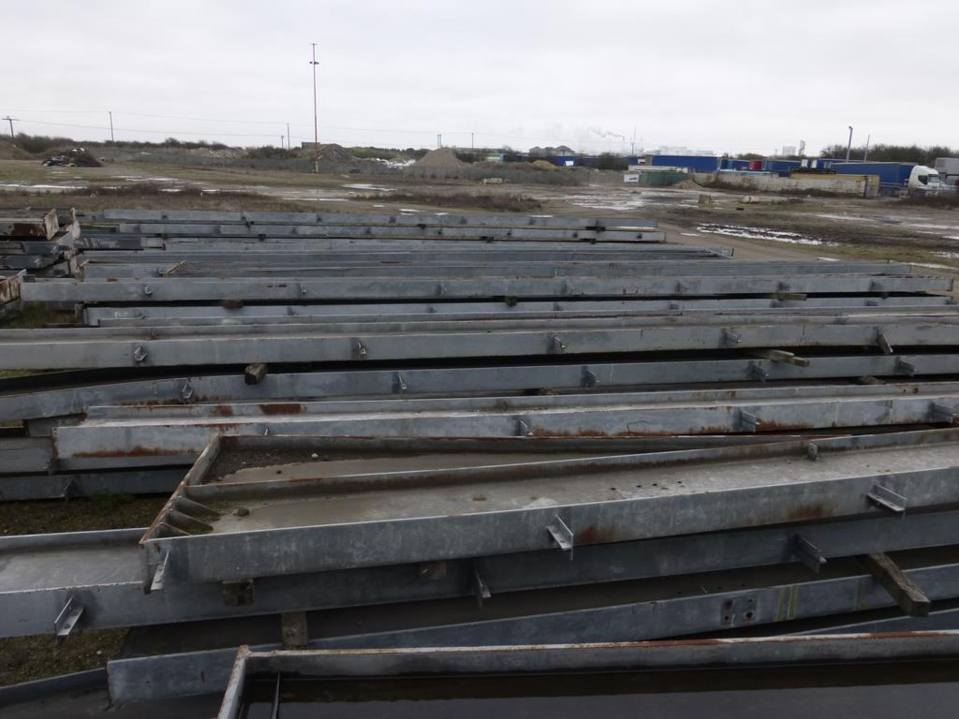 Steel framework for a portal framed building - Image 27 of 30