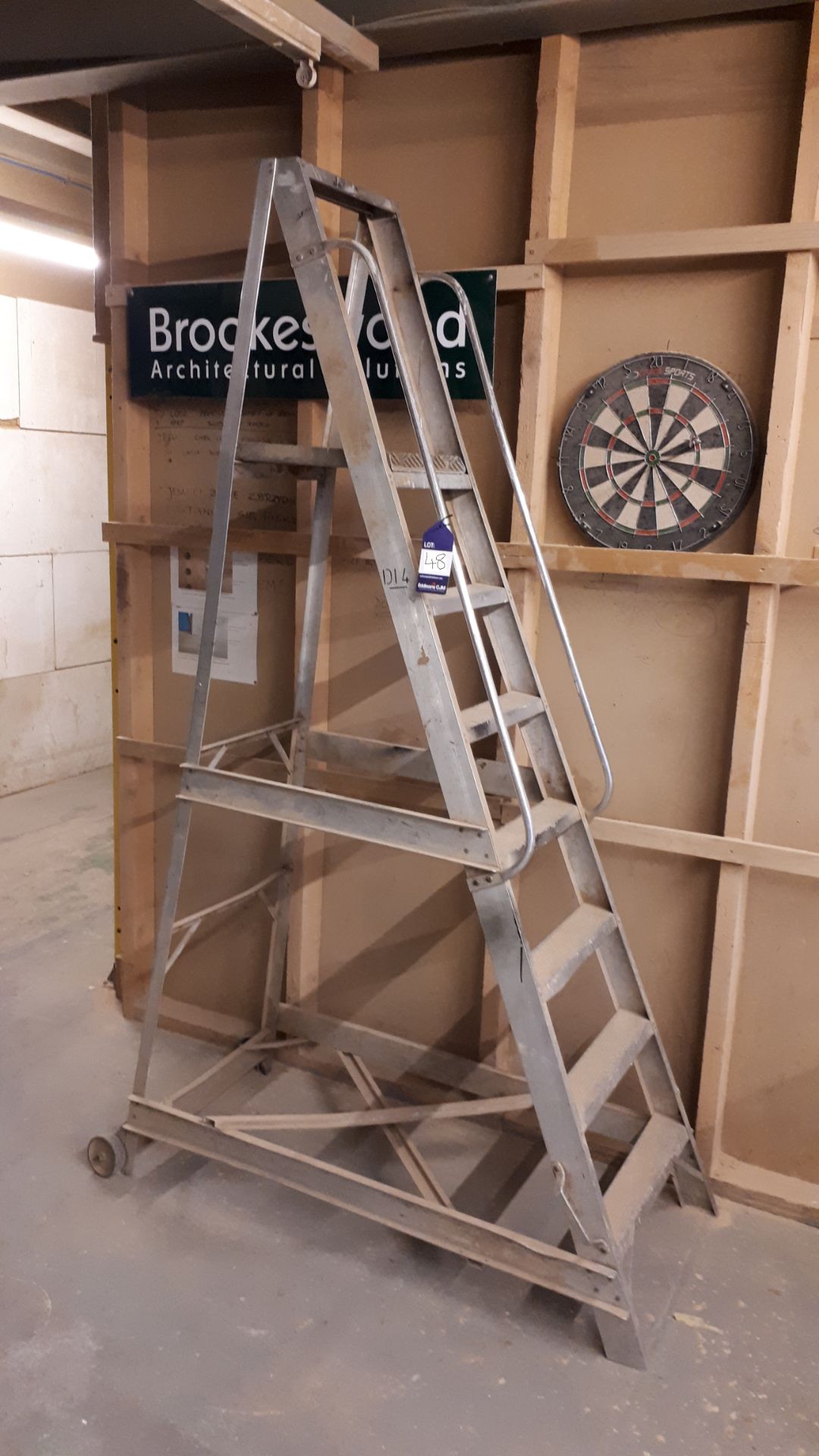 Aluminium mobile ladders