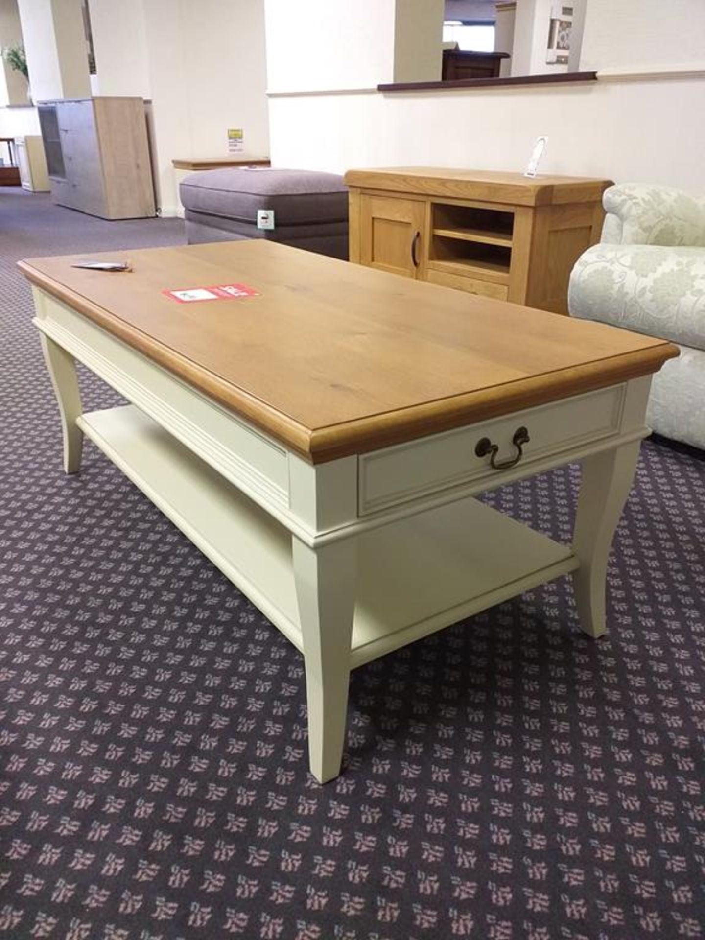 Country house oak top coffee table - Image 3 of 5