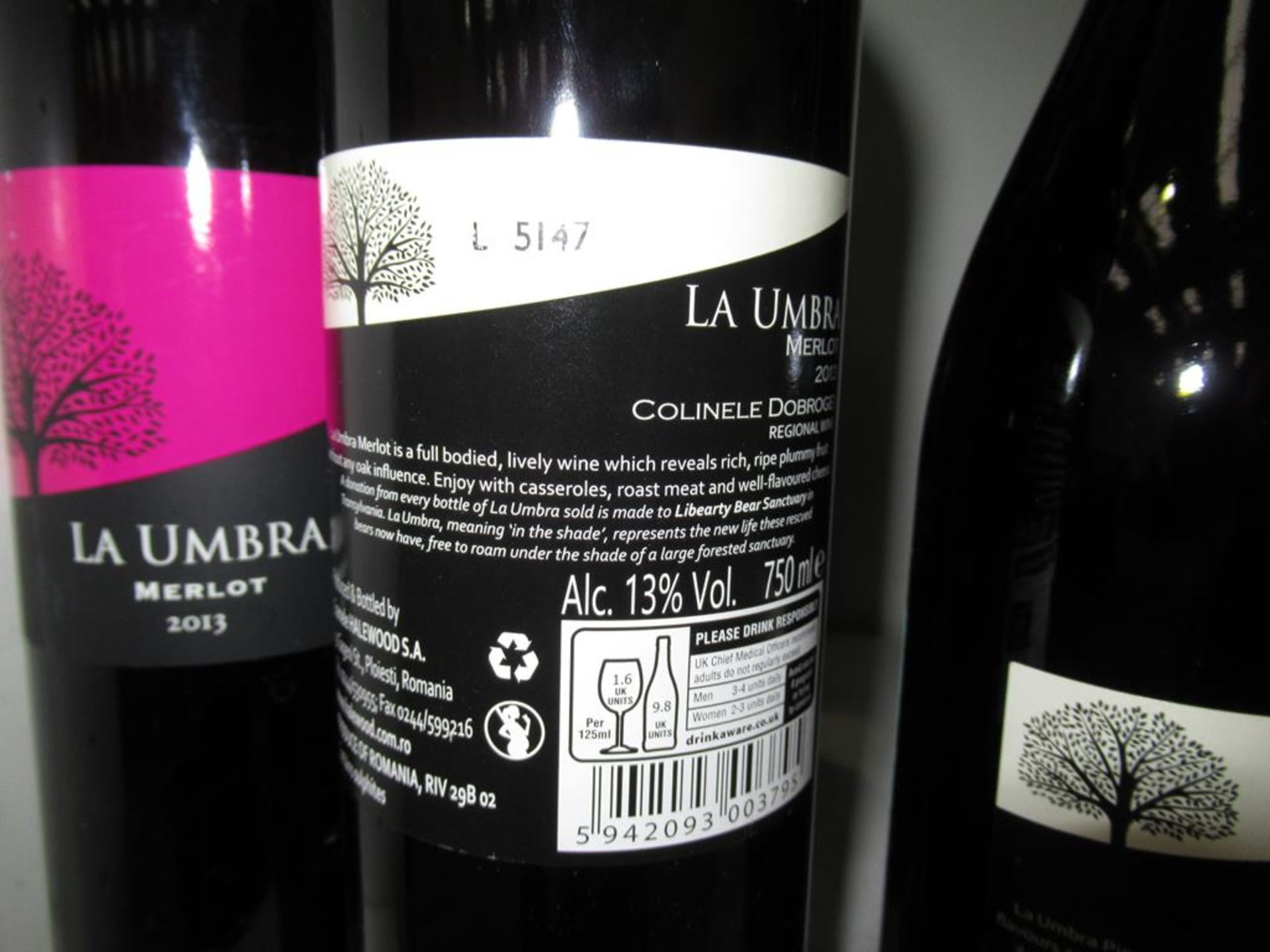 Eight bottles of La Umbra 2013 Merlot red wine , a bottle of La Umbra 2014 Pinot Noir red wine, thre - Image 9 of 9