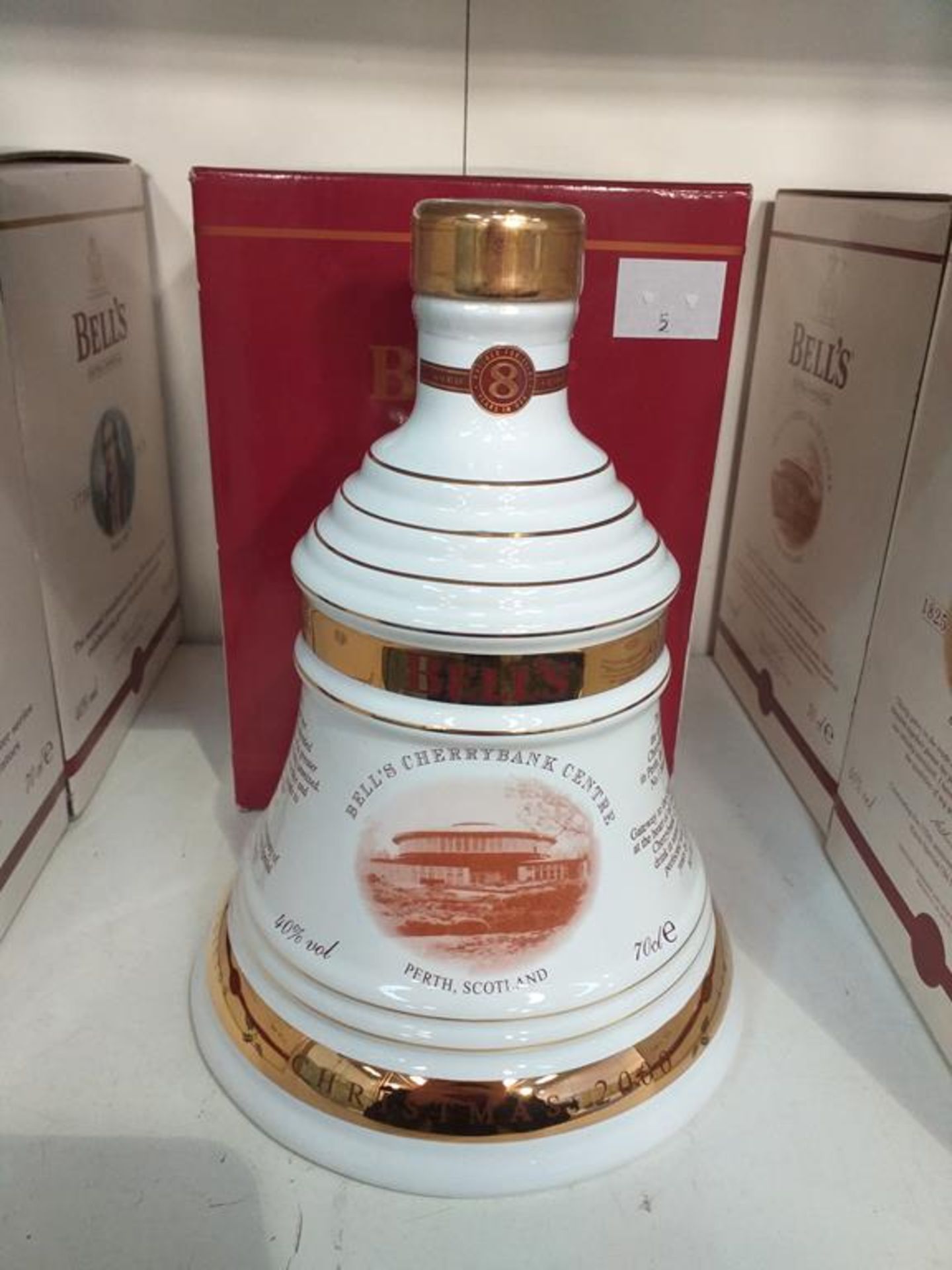 A Bell's Extra Special Old Scotch Whisky limited edition Christmas 2002 Decanter and a Bell's Extra - Image 3 of 9