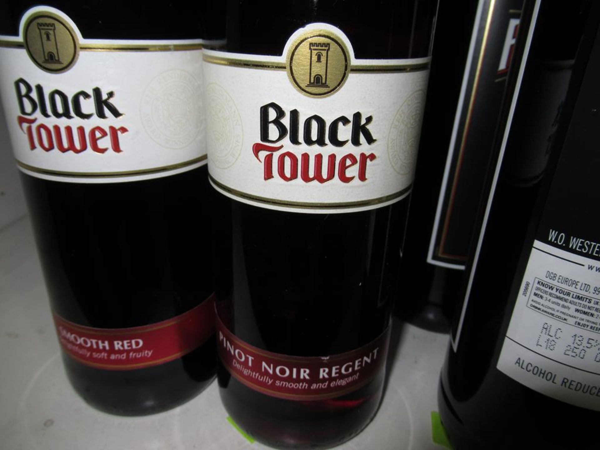 Six bottles of Black Tower Pinot Noir Regent red wine, four bottles of Black Tower smooth red wine, - Image 6 of 11