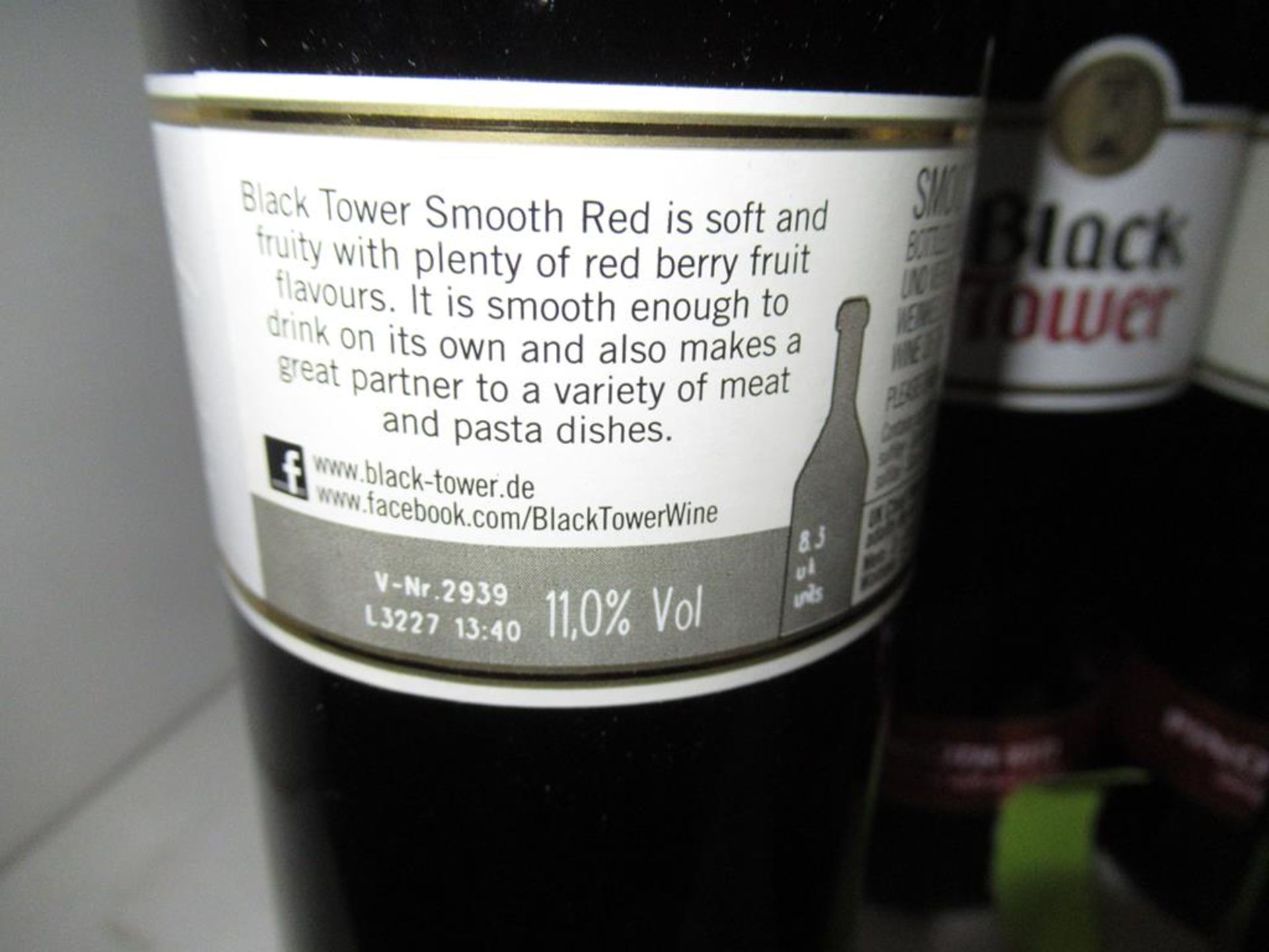 Six bottles of Black Tower Pinot Noir Regent red wine, four bottles of Black Tower smooth red wine, - Image 10 of 11
