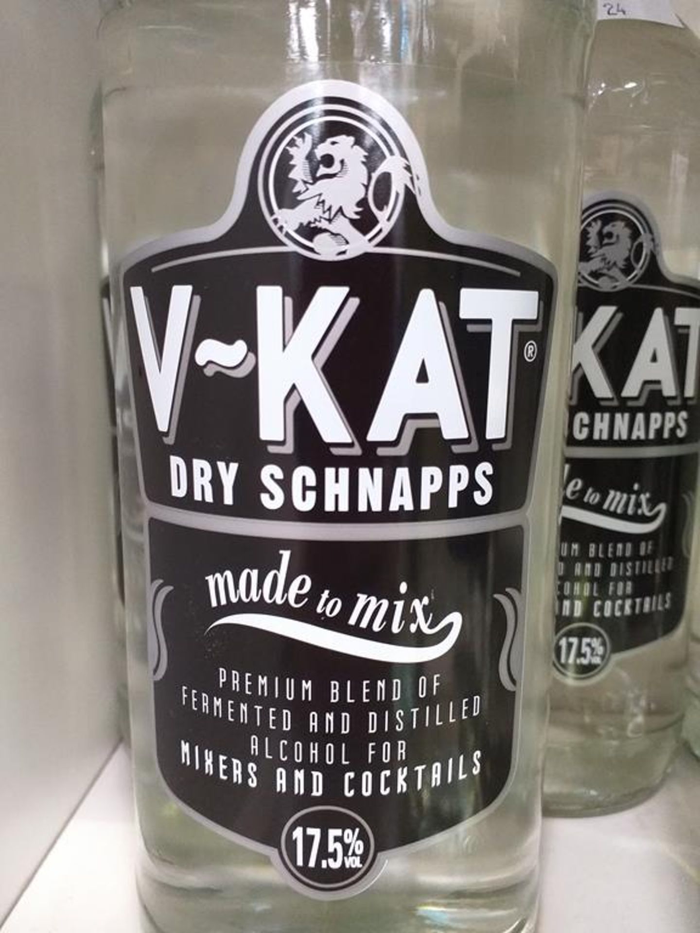 Ten bottles of V-Kat Dry Schnapps and six bottles of Cinzano Bianco Vermouth - Image 4 of 5