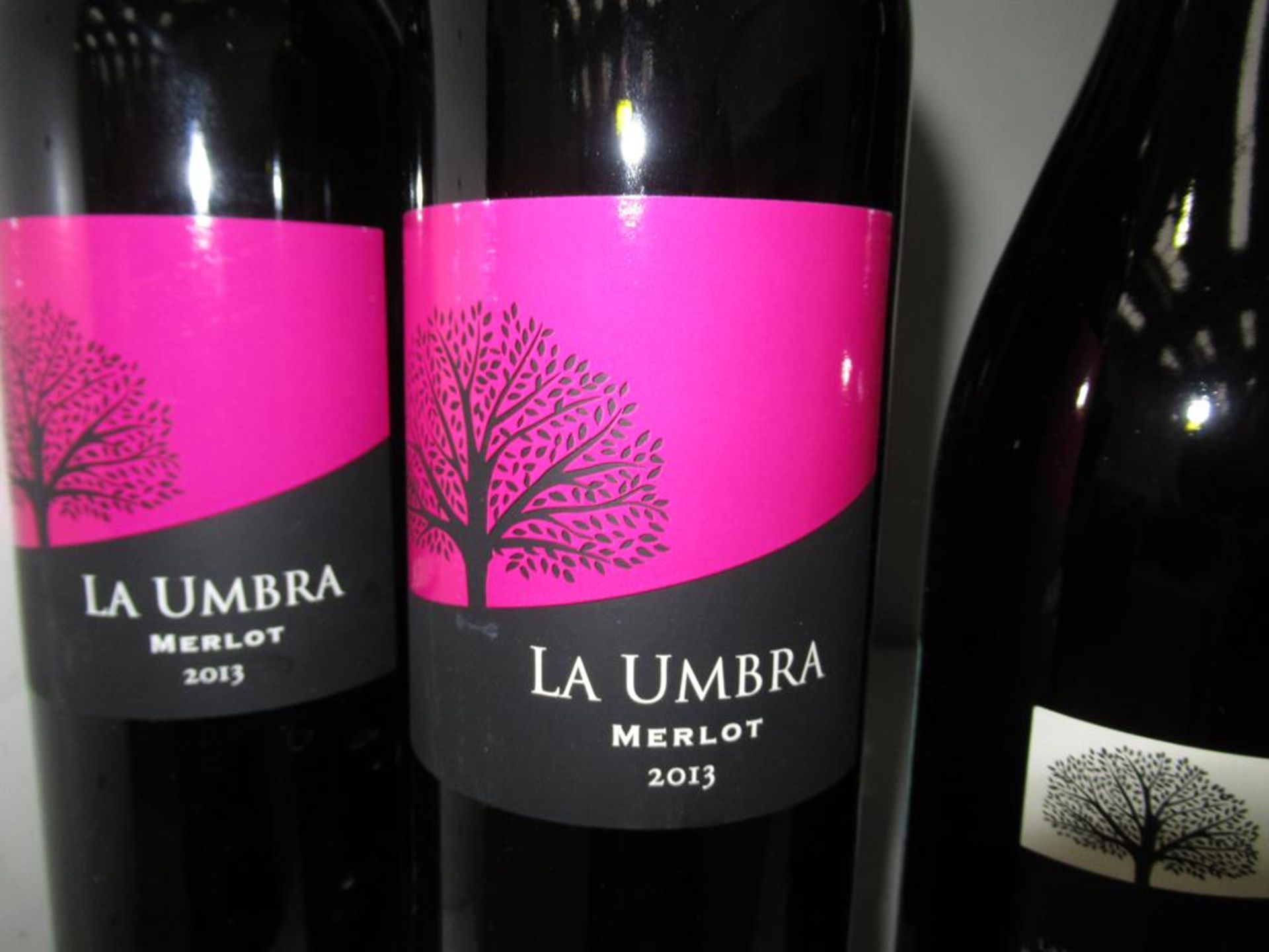 Eight bottles of La Umbra 2013 Merlot red wine , a bottle of La Umbra 2014 Pinot Noir red wine, thre - Image 8 of 9