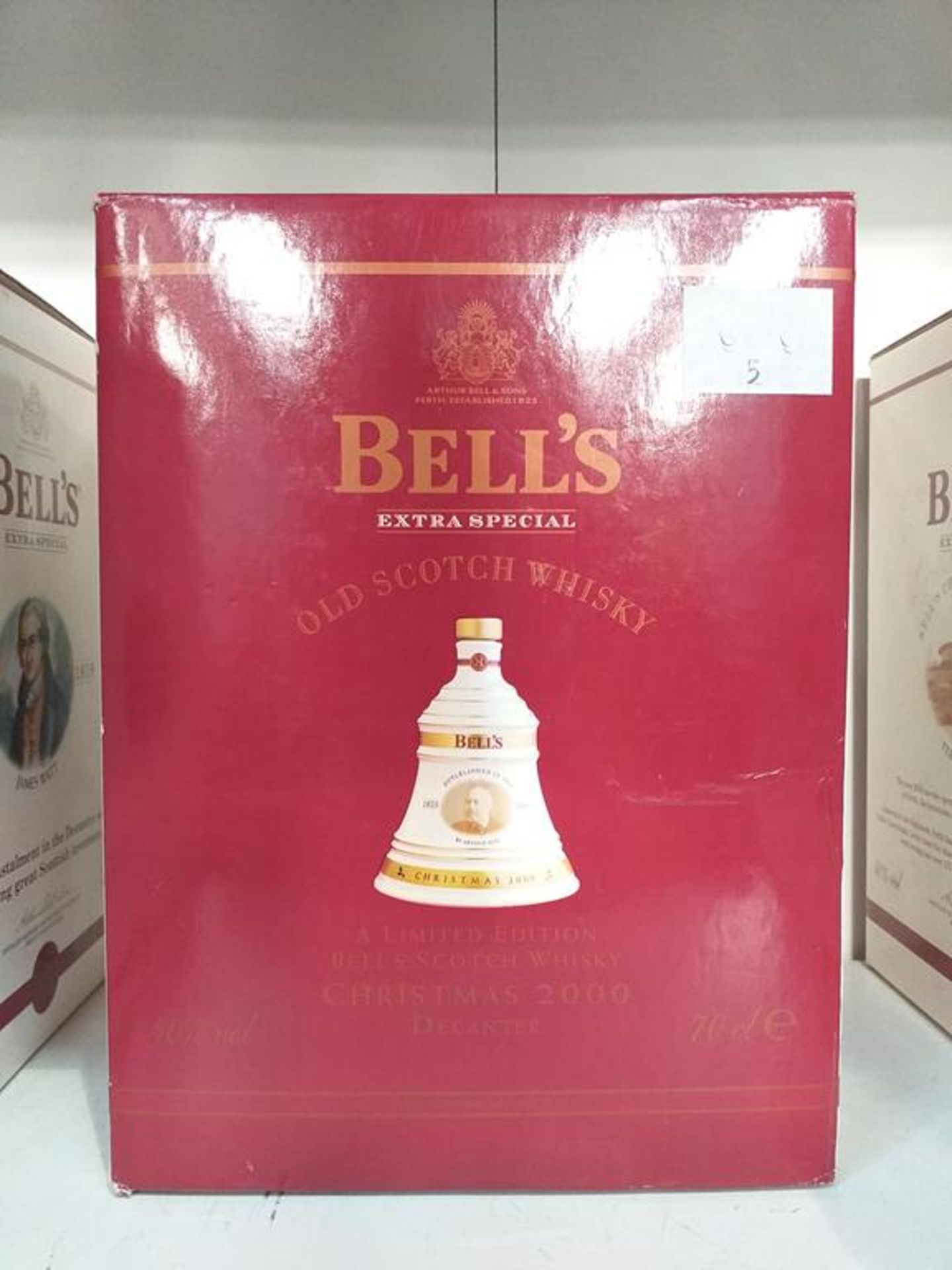 A Bell's Extra Special Old Scotch Whisky limited edition Christmas 2002 Decanter and a Bell's Extra - Image 5 of 9