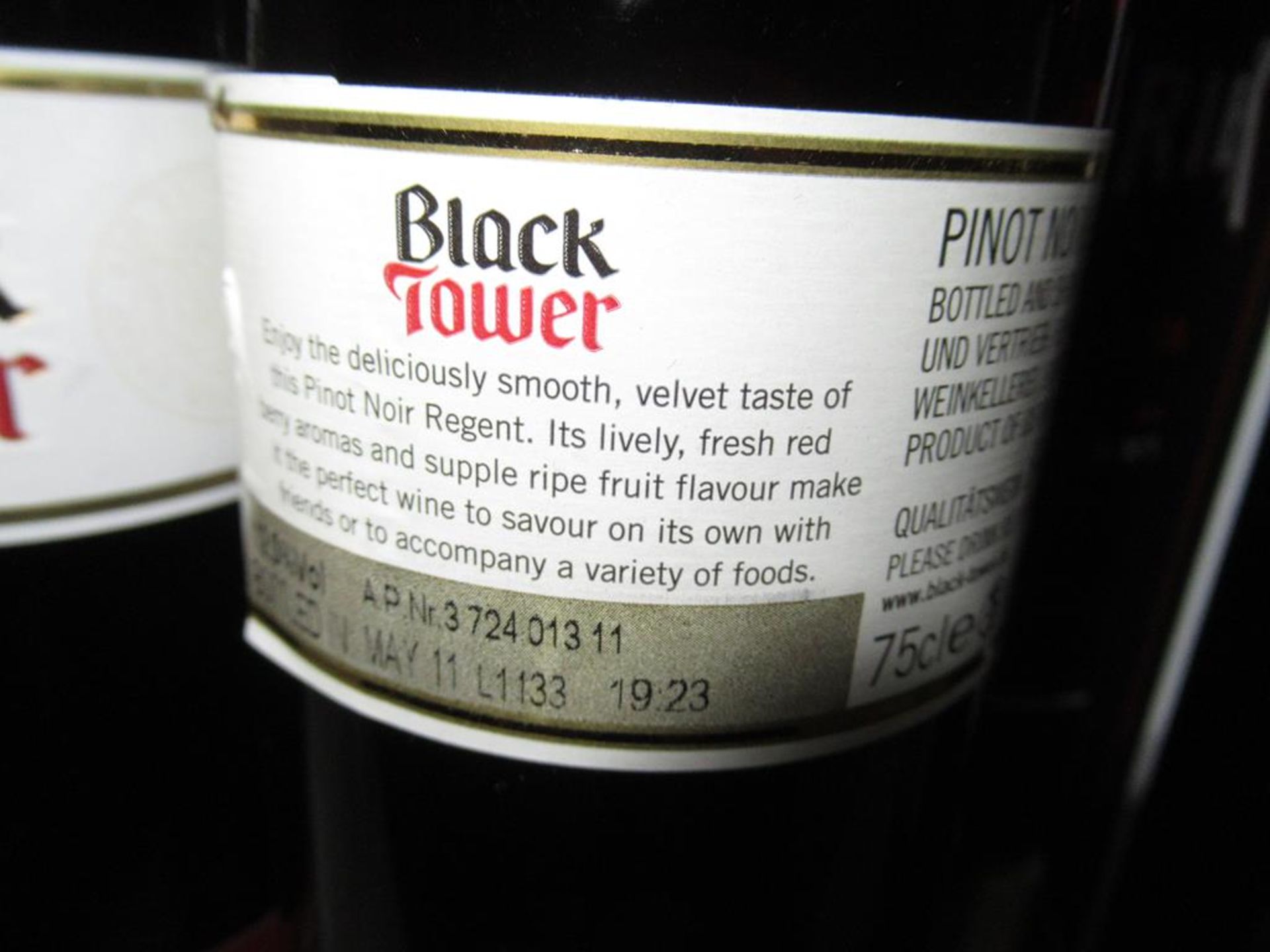 Six bottles of Black Tower Pinot Noir Regent red wine, four bottles of Black Tower smooth red wine, - Image 7 of 11