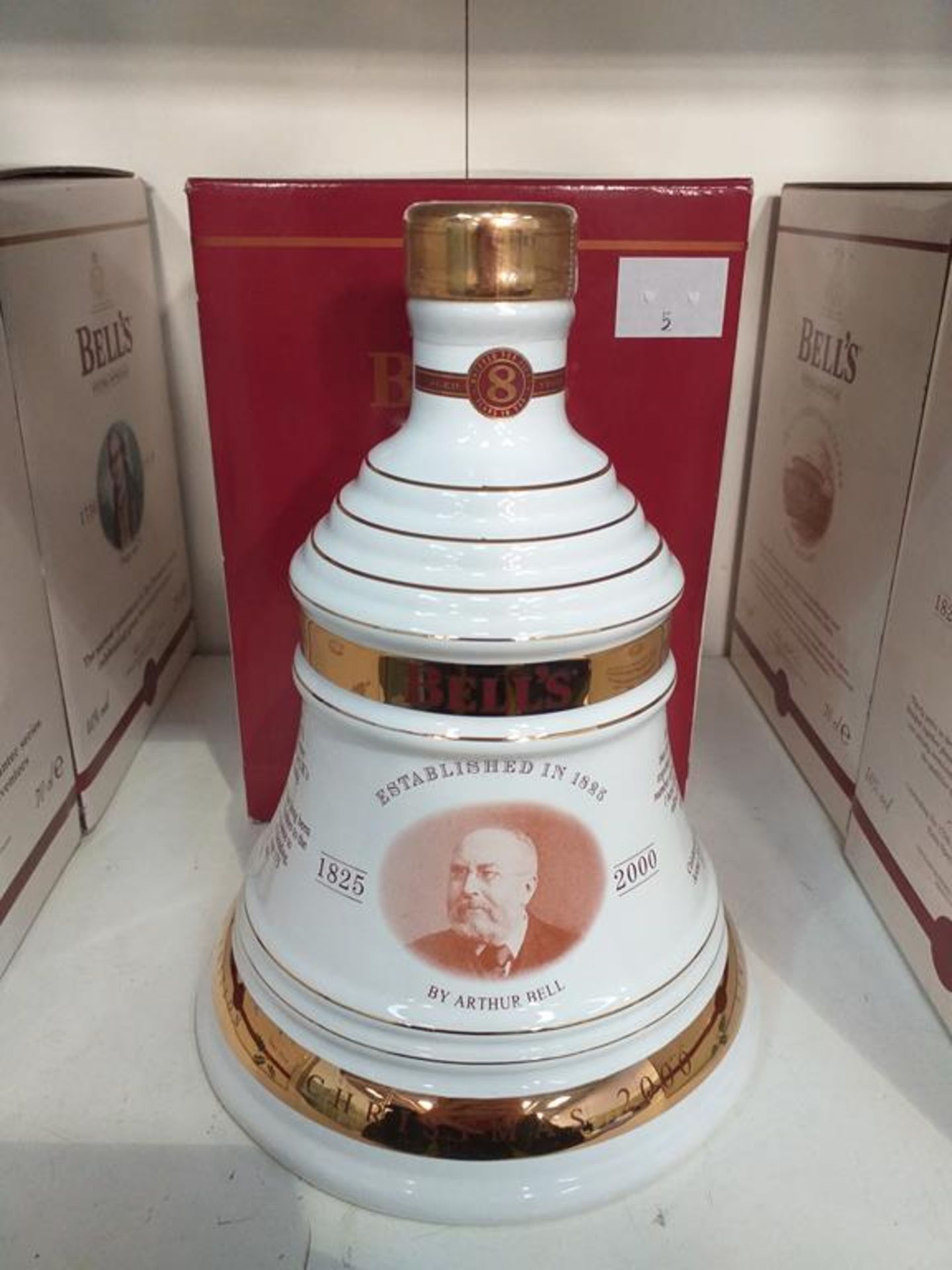 A Bell's Extra Special Old Scotch Whisky limited edition Christmas 2002 Decanter and a Bell's Extra - Image 2 of 9