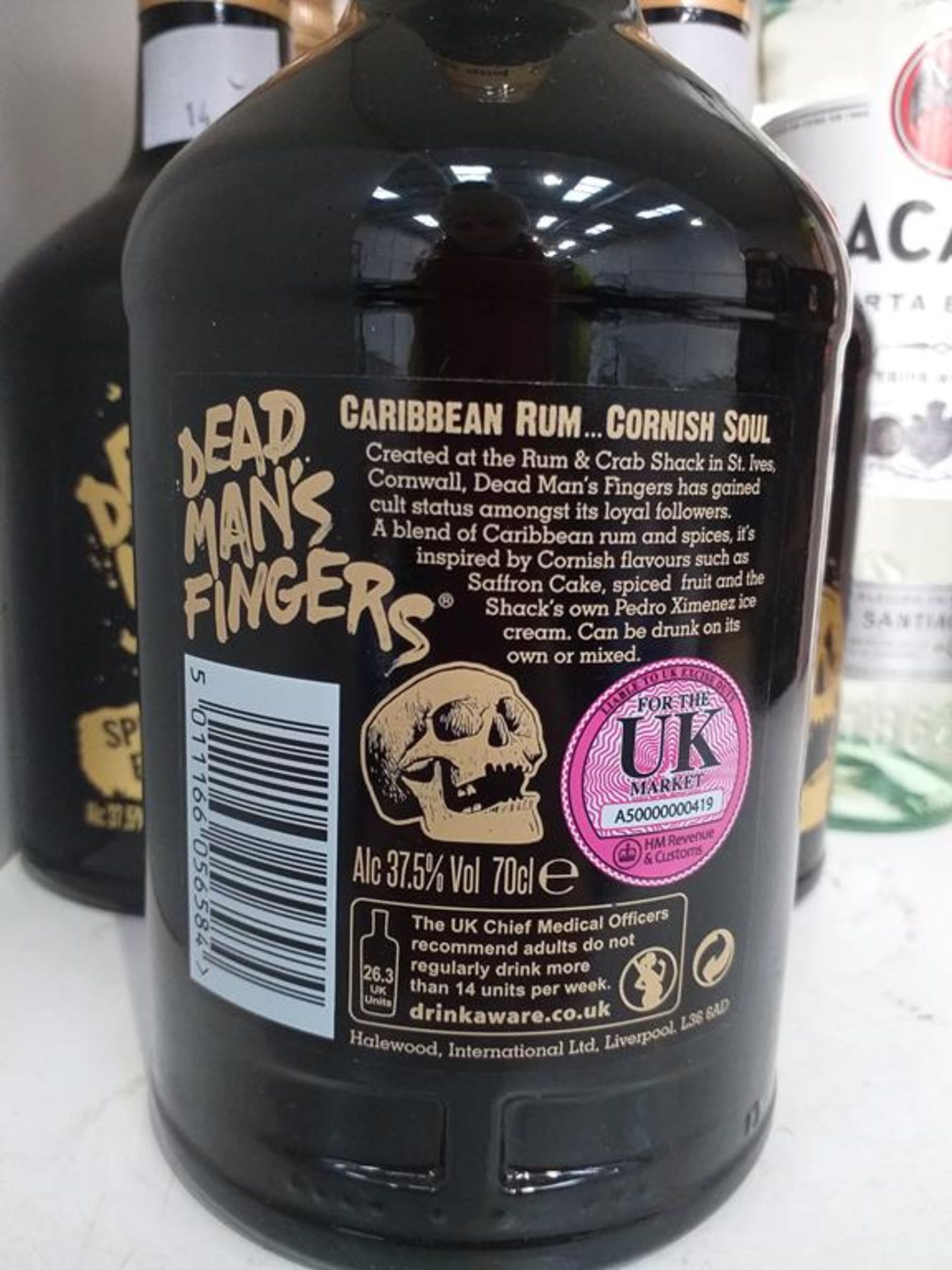 Five bottles of Dead Man's Fingers Spice Rum and a bottle of Bacardi Carta Blanca white rum - Image 3 of 5