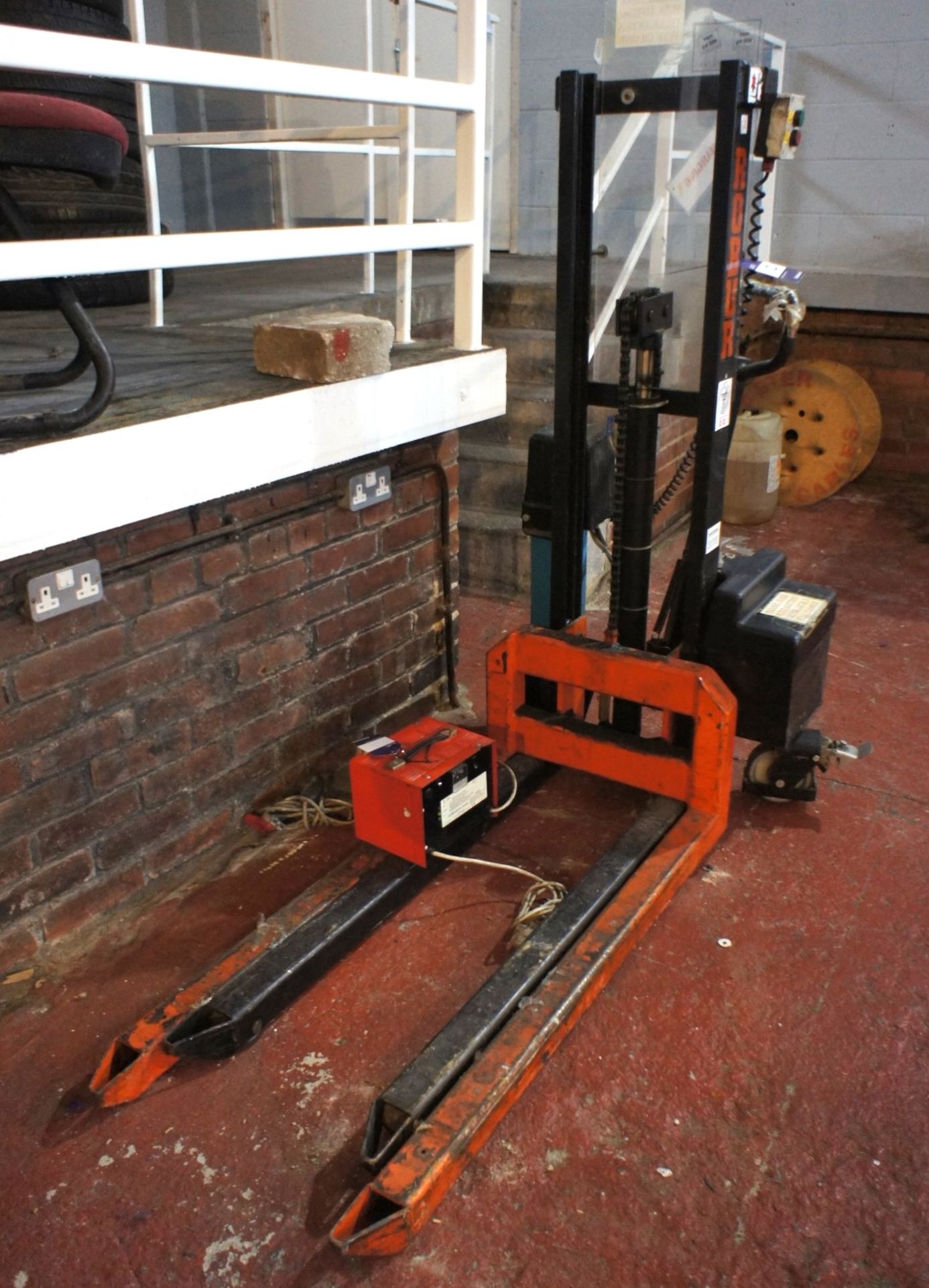 Robur ERG0800B Pedestrian Electric Forklift, 800Kg capacity with charger, 240V