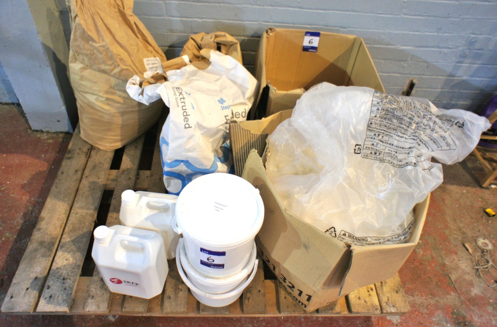 Contents to pallet to include SKFF FR-11803 Dovina, boxes of various soap tablets and soap base - Image 2 of 4