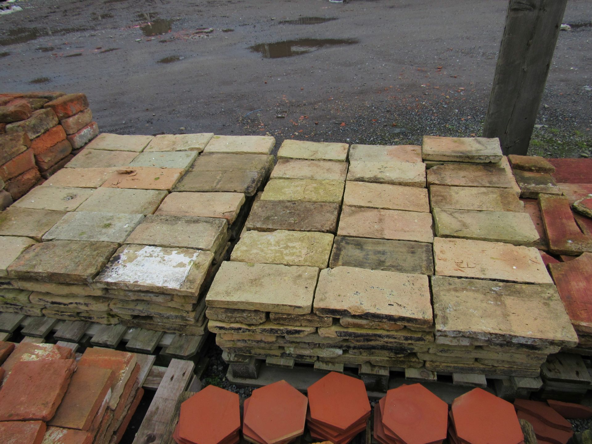 Quantity Buff Terracotta Tiles to 3 Pallets - Image 2 of 2