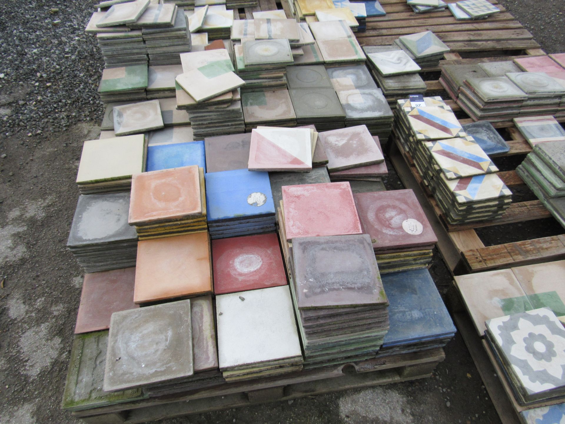 Large Quantity Patchwork Tiles to 5 Pallets - Image 5 of 5