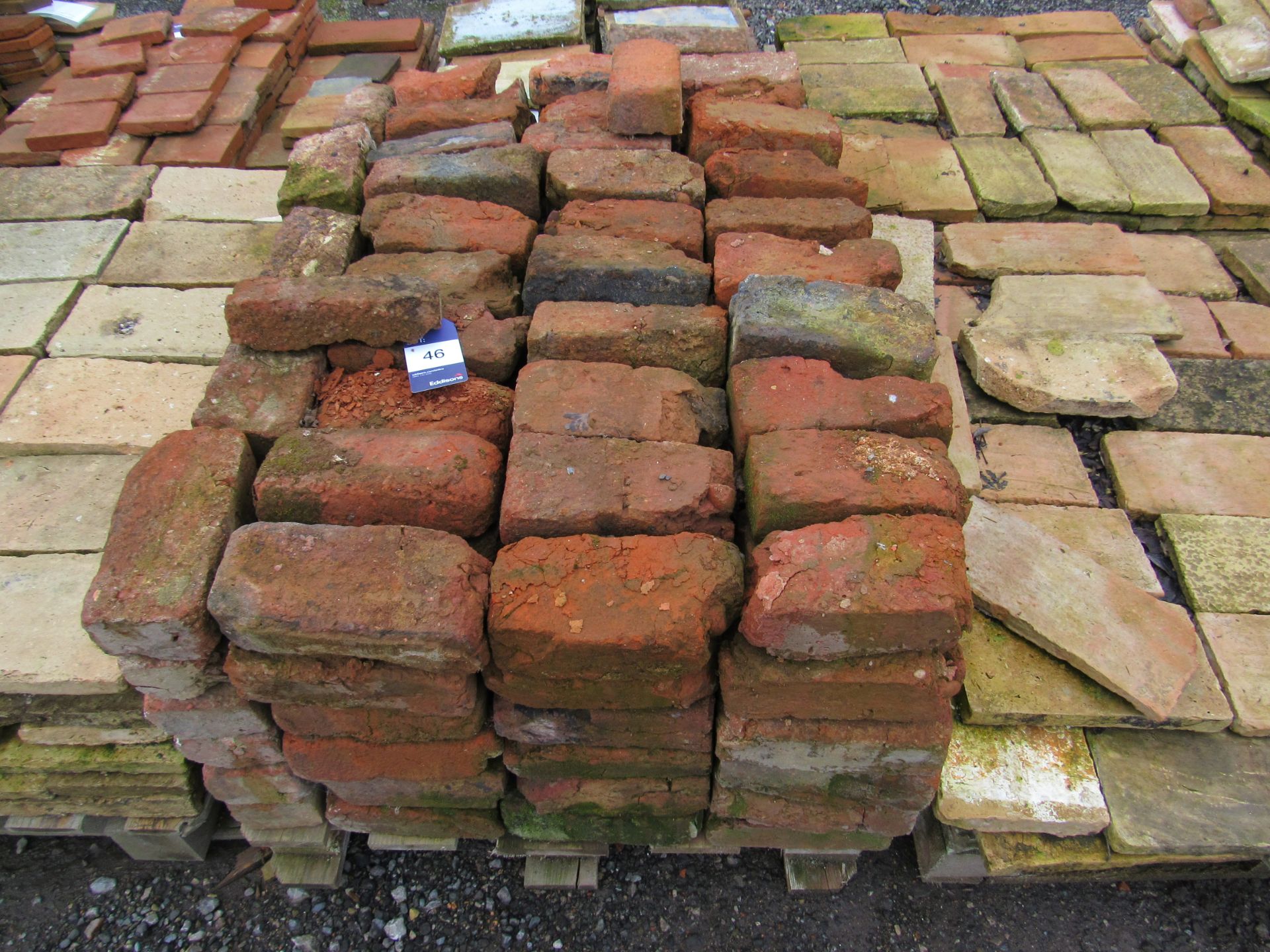 Quantity Reclaimed House Bricks to pallet