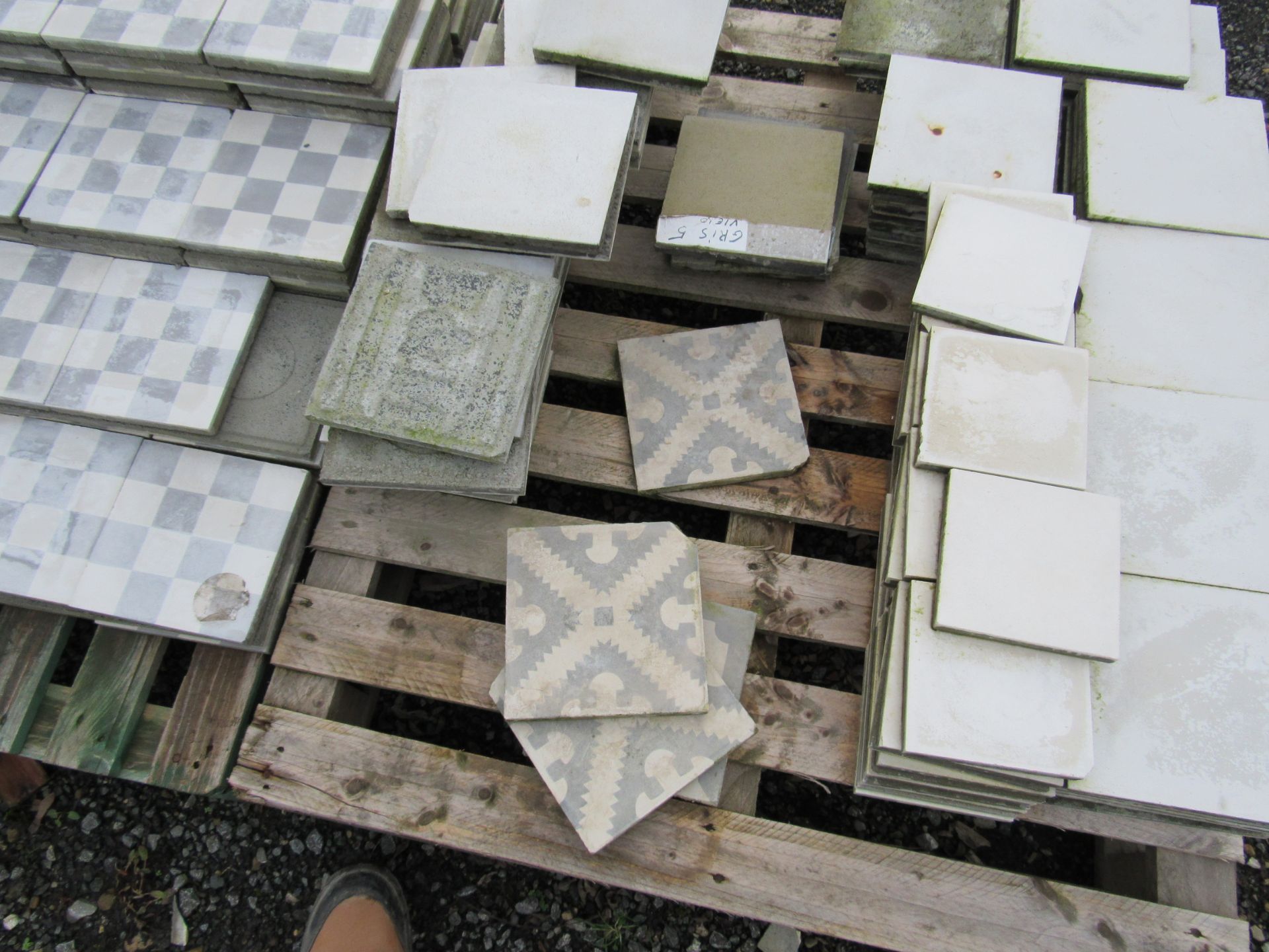 Quantity Reclaimed Tiles to 6 Pallets - Image 7 of 7