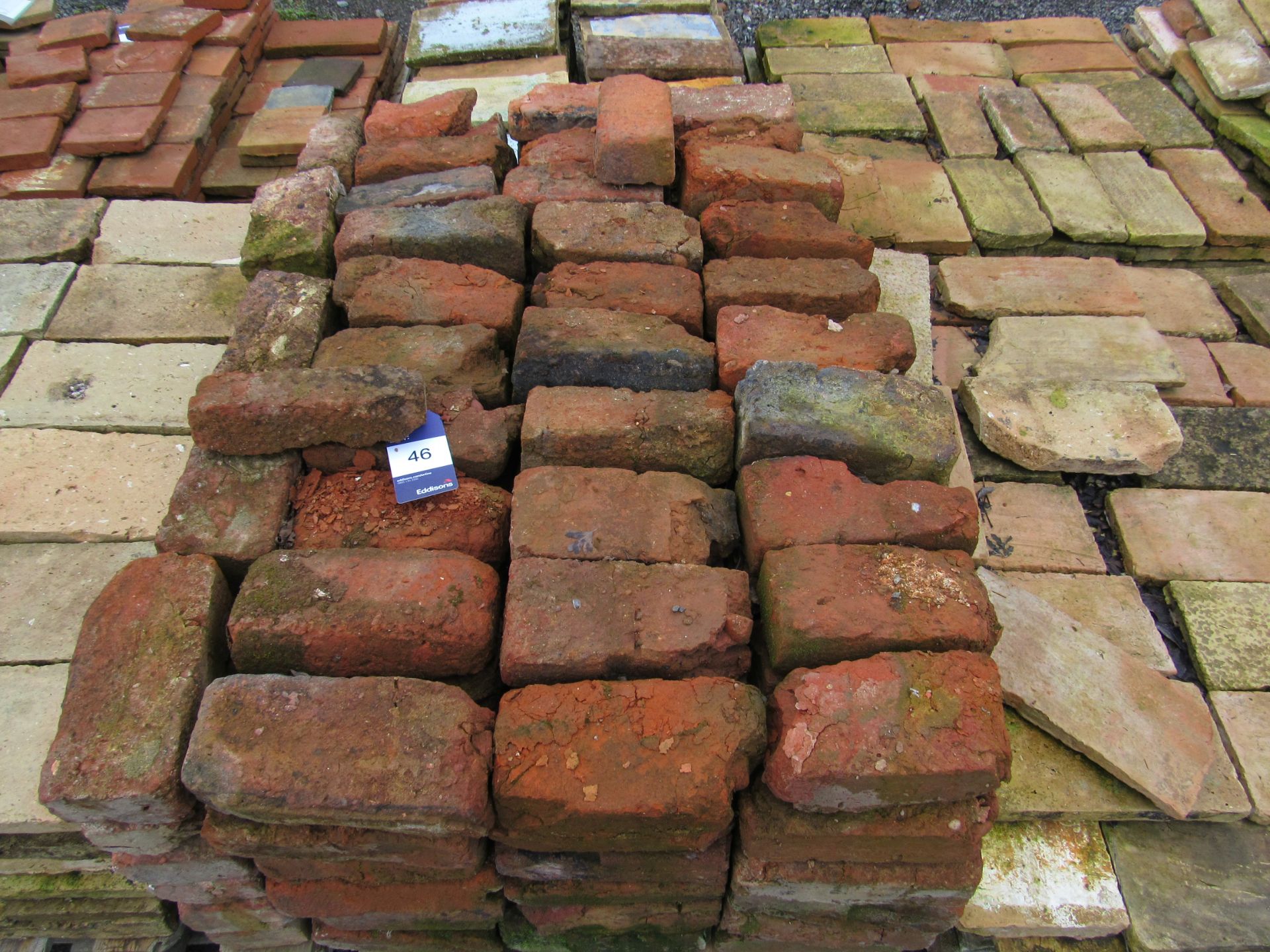 Quantity Reclaimed House Bricks to pallet - Image 2 of 2