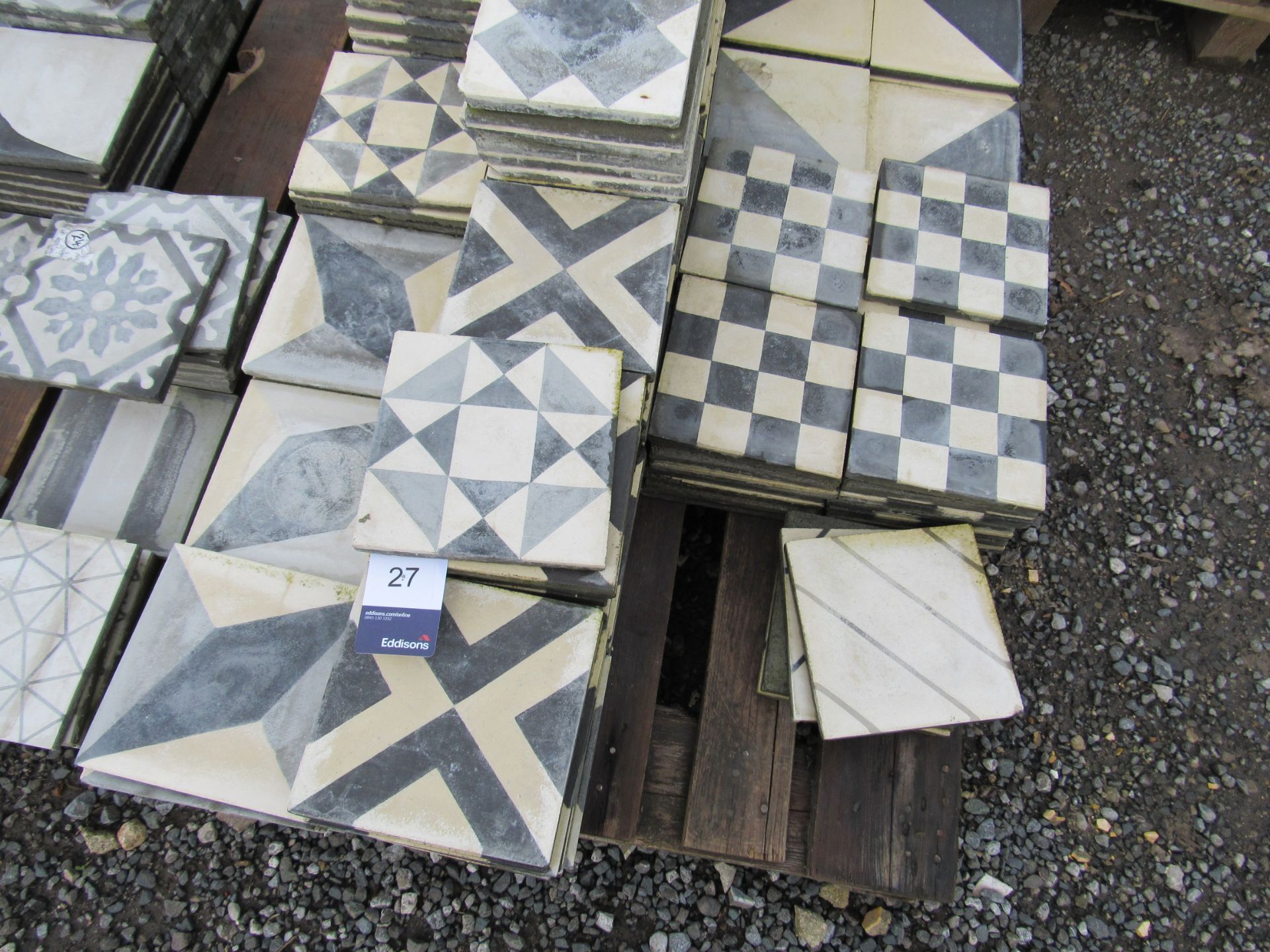 Large Quantity Geometric Black/White Tiles to 7 Pallets - Image 2 of 4
