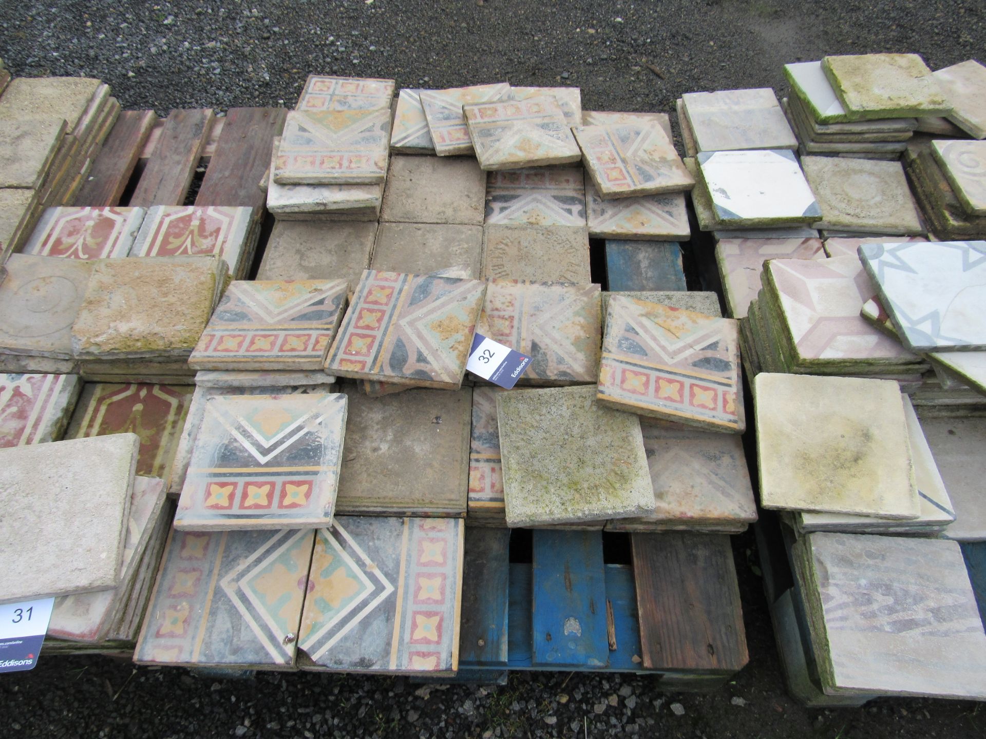 Quantity Reclaimed Tiles to Pallet - Image 2 of 2