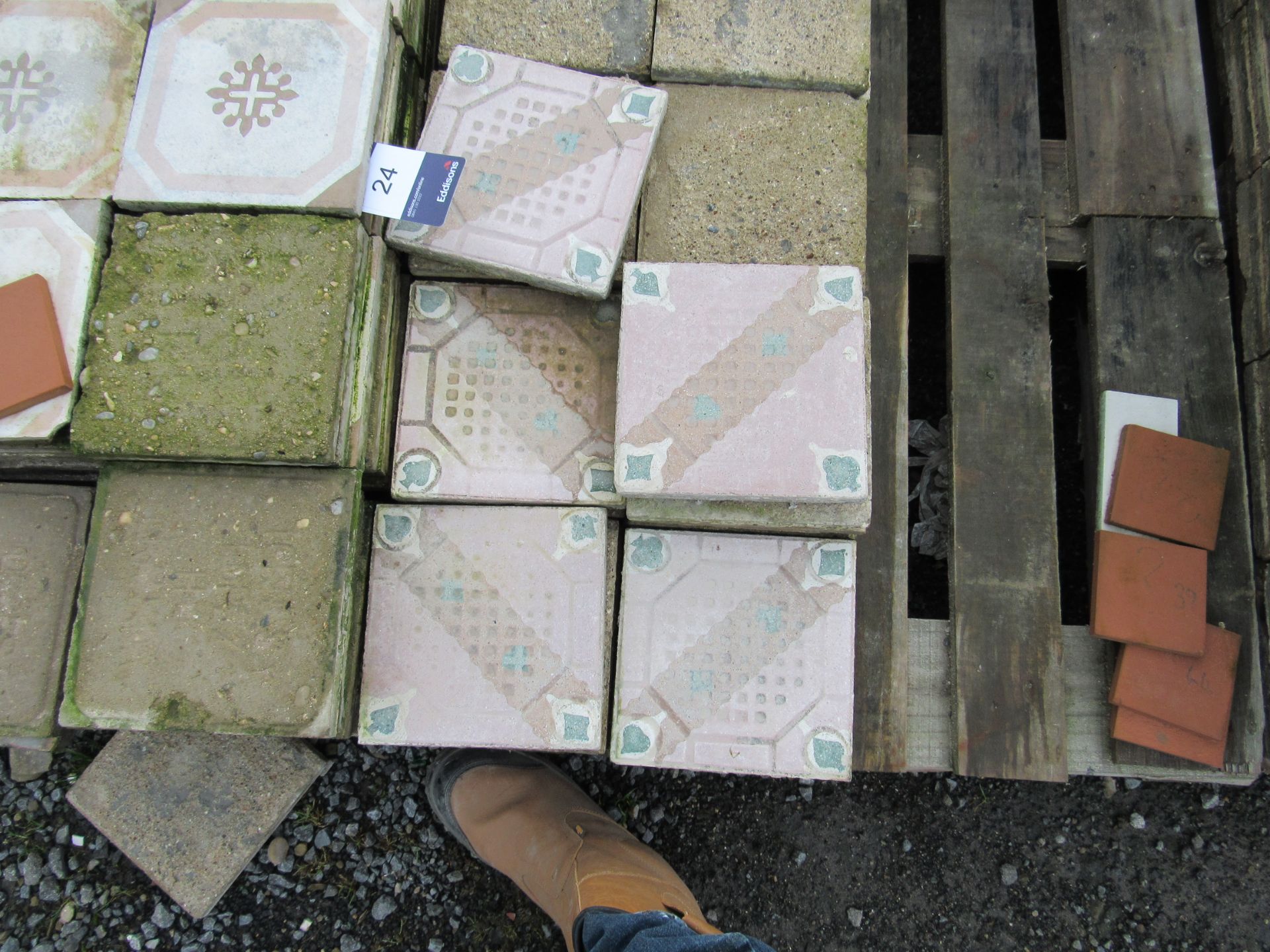 Quantity Reclaimed Tiles to Pallet - Image 3 of 3